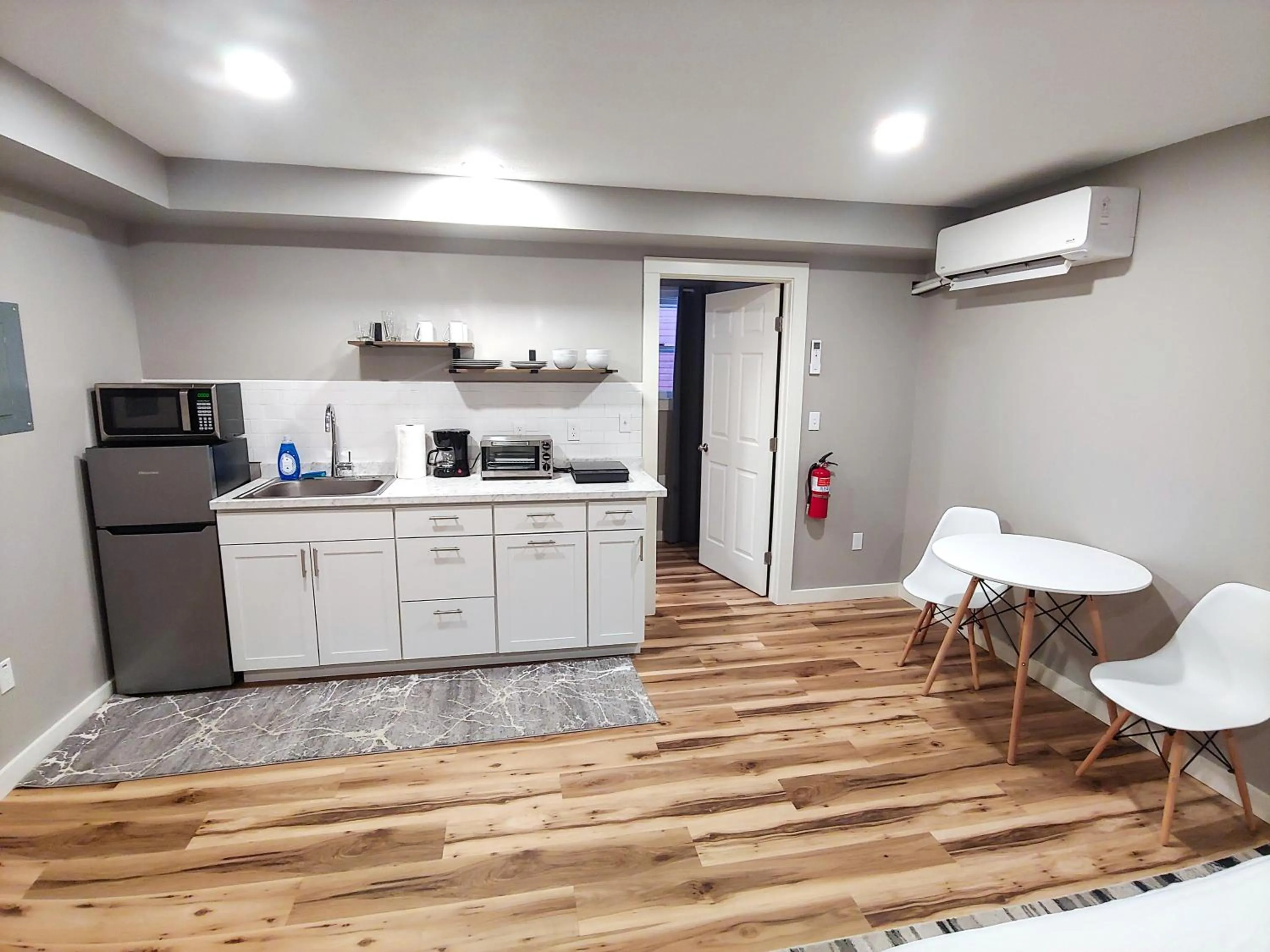 Kitchen or kitchenette in Vermont Suites