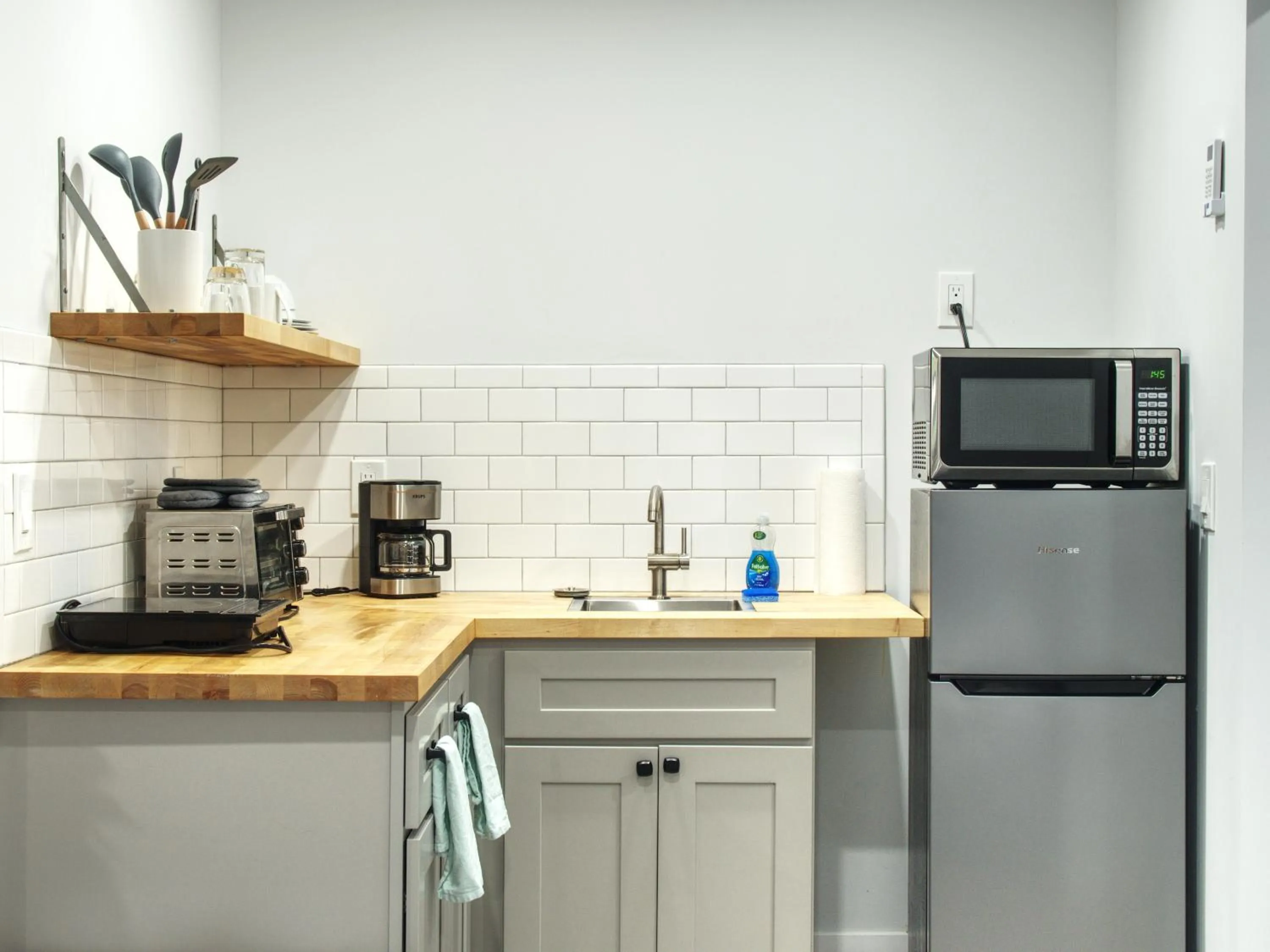 Kitchen or kitchenette in Vermont Suites