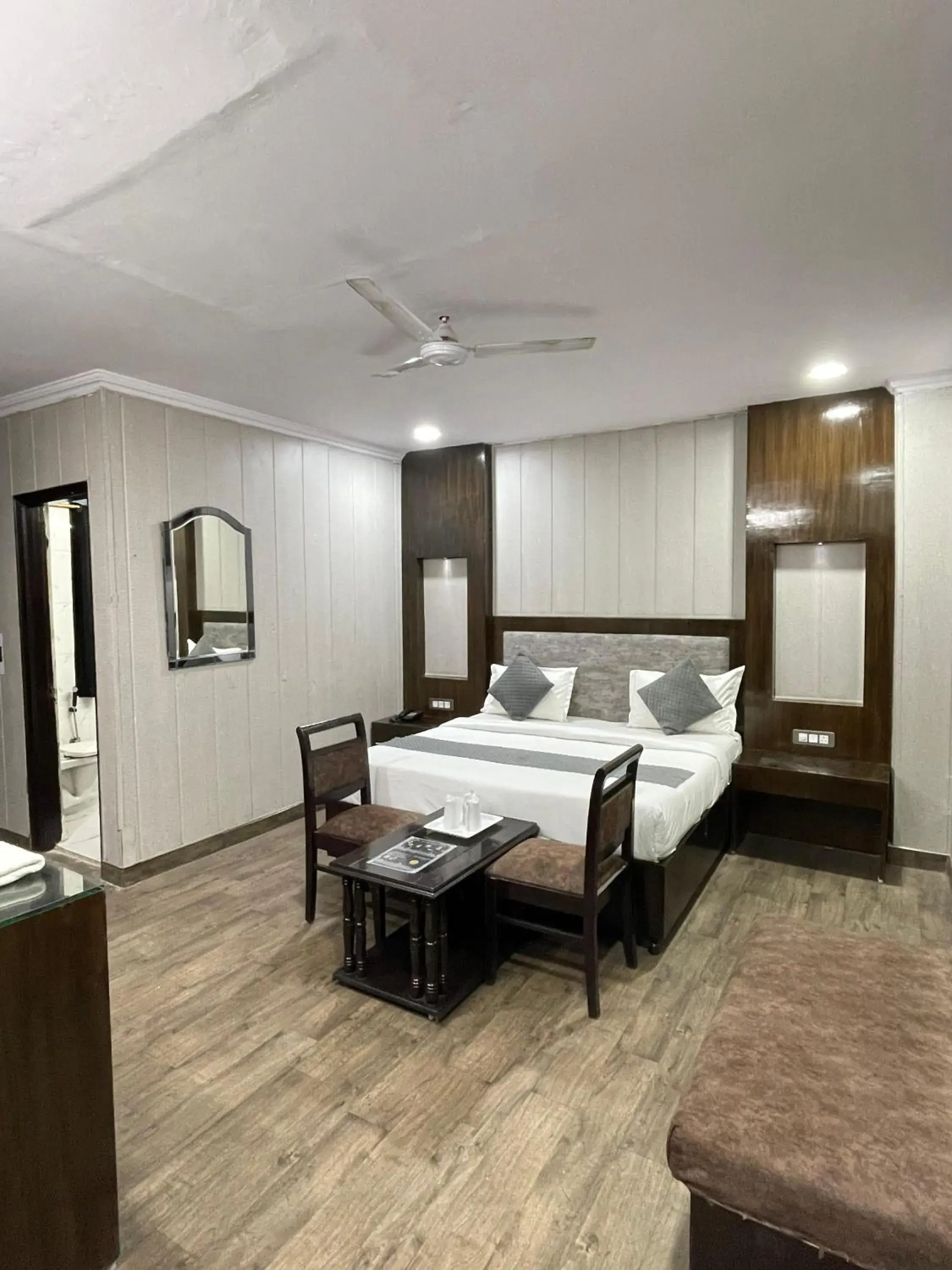 Deluxe Double Room (2 Adults + 1 Child) - single occupancy in Hotel Radiance Deluxe Double Room (2 Adults + 1 Child) - single occupancy in Hotel Radiance