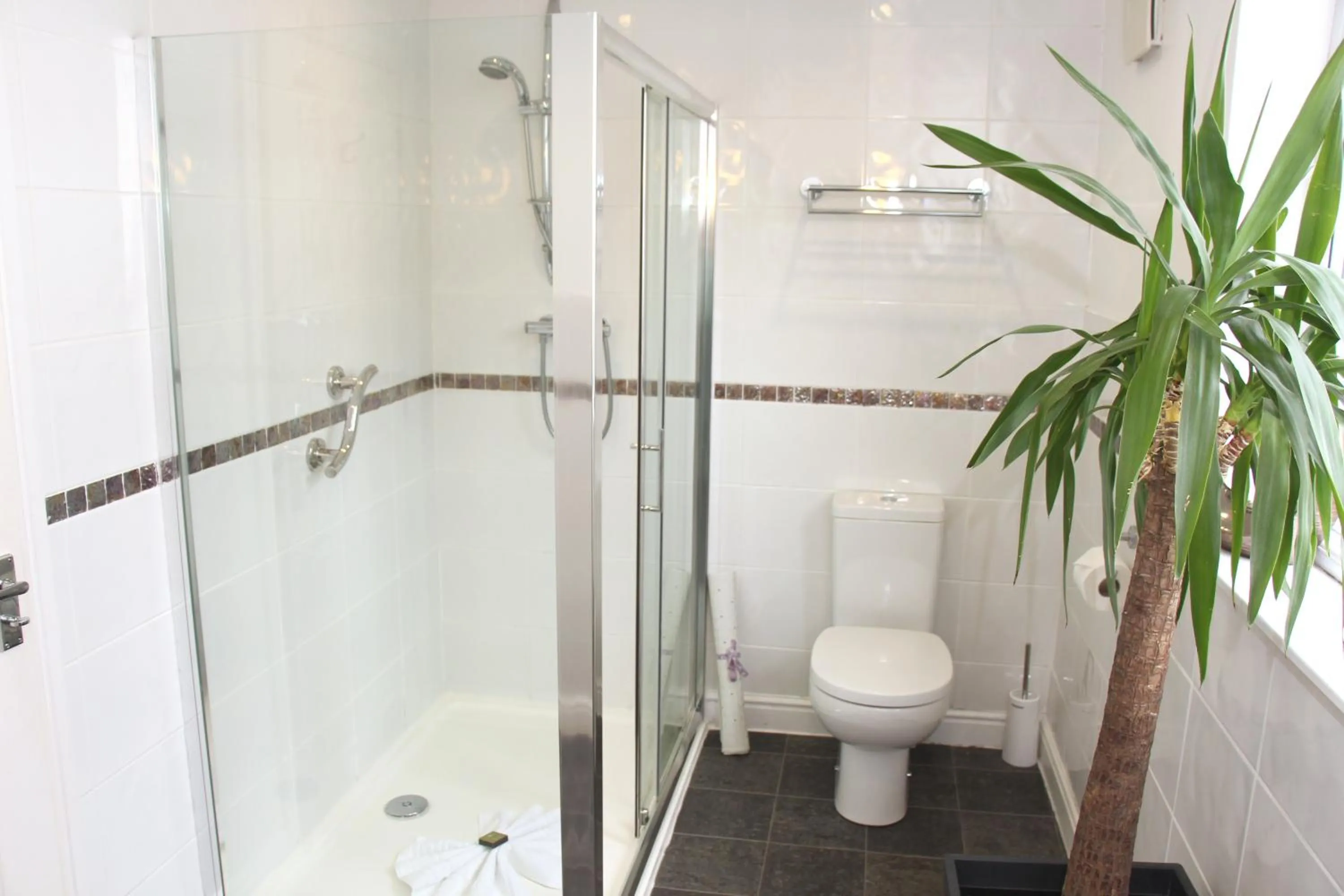 Bathroom in St John's Lodge Guest House incl off-site leisure club