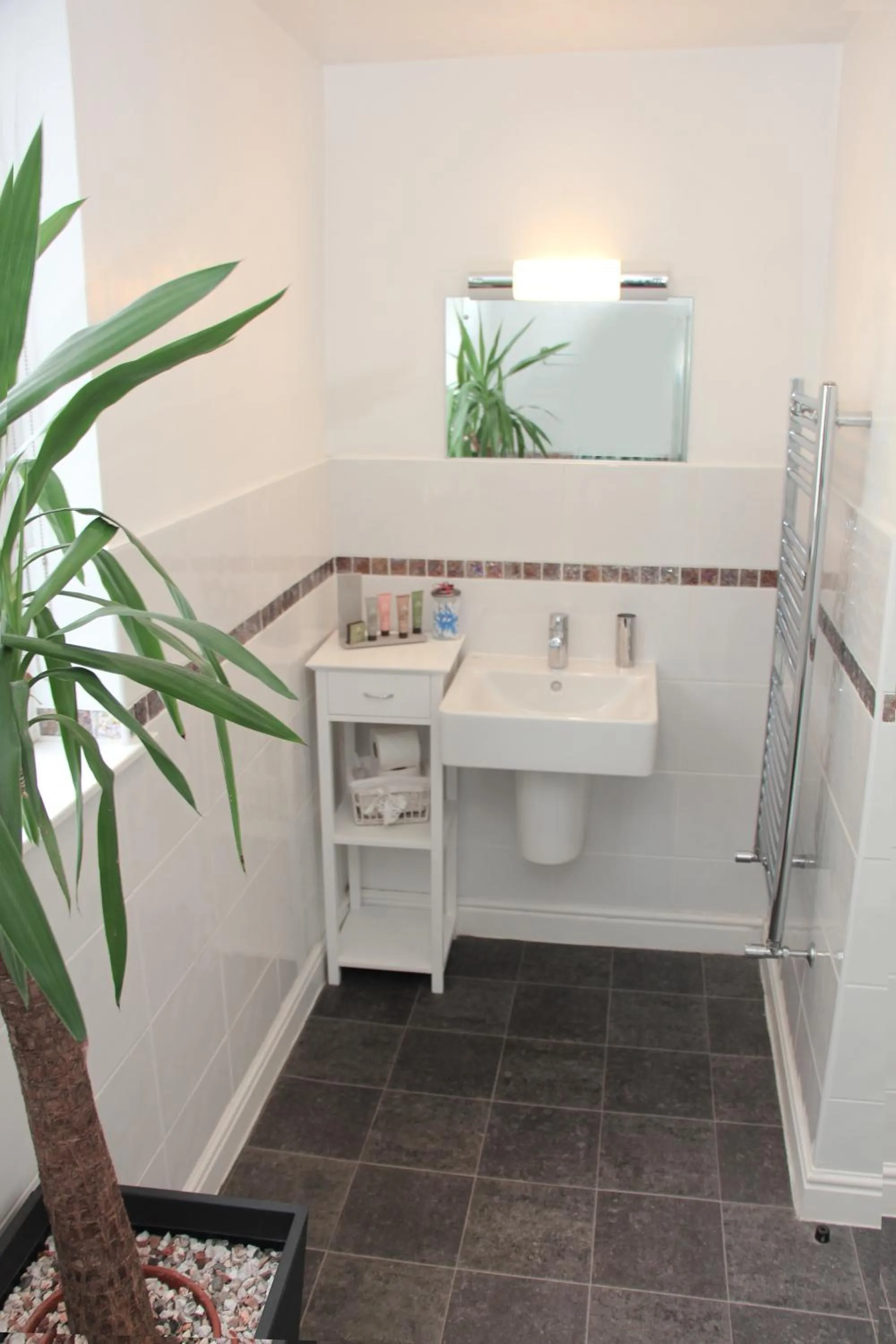 Bathroom in St John's Lodge Guest House incl off-site leisure club