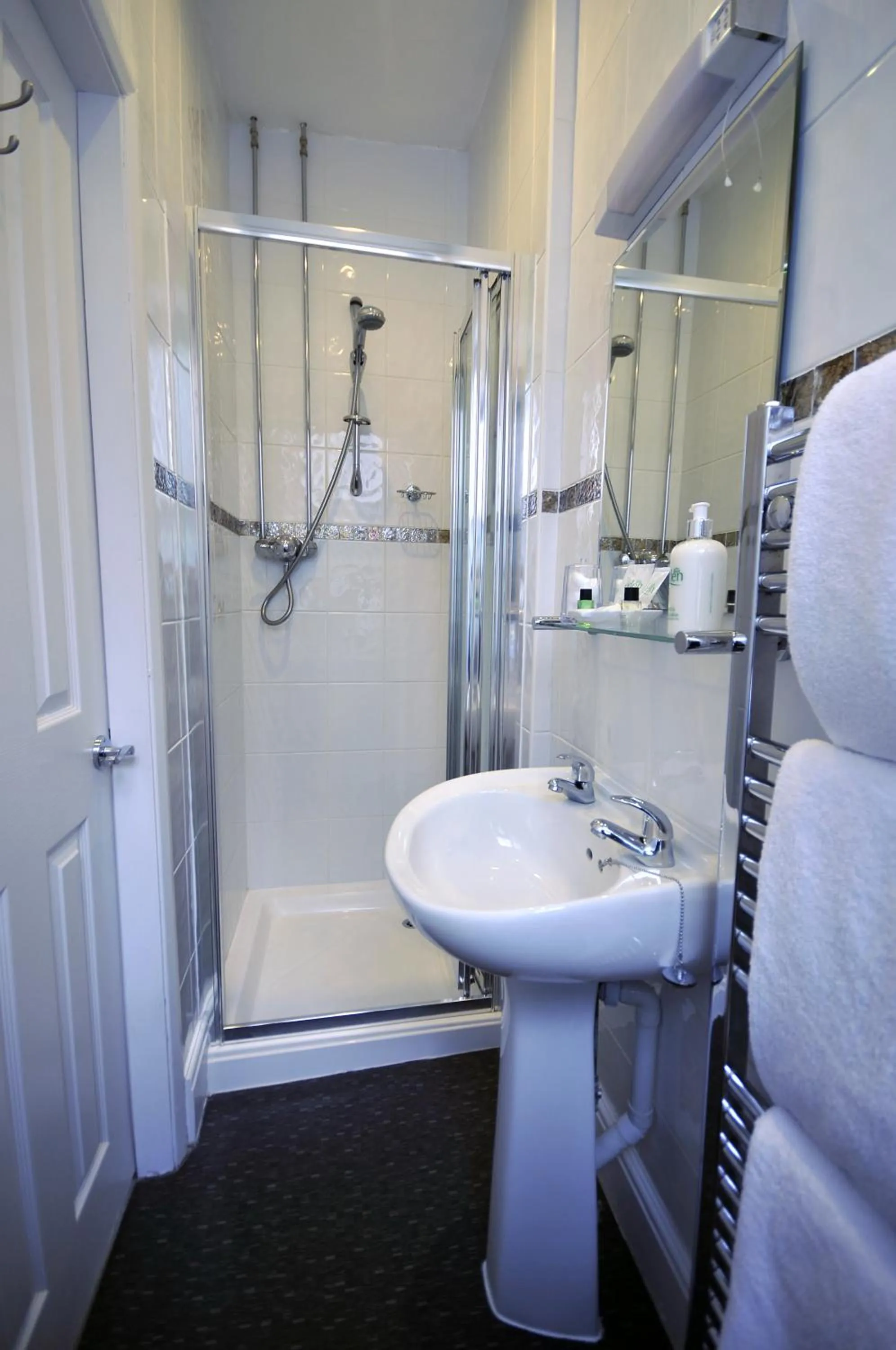 Bathroom in St John's Lodge Guest House incl off-site leisure club
