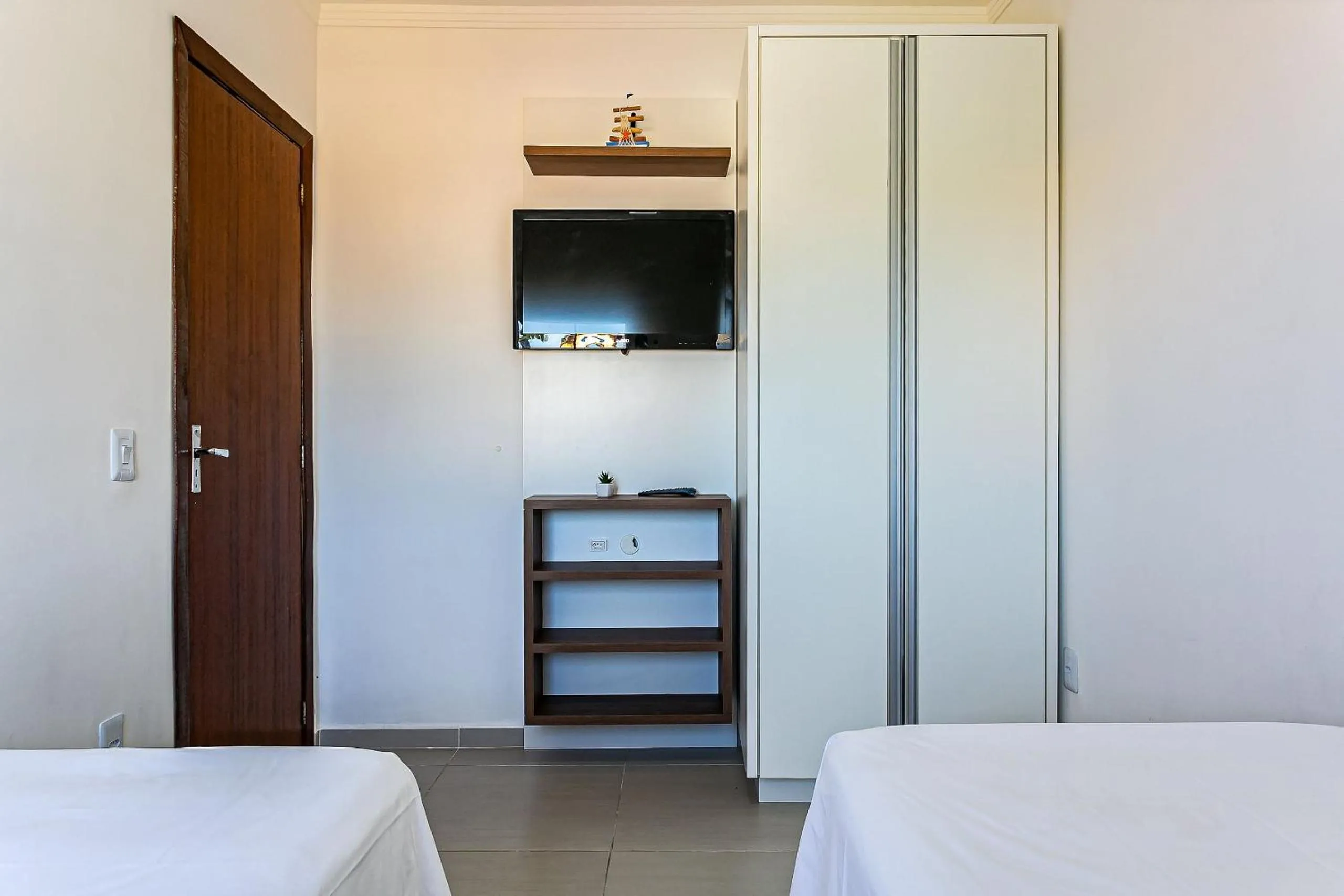 Bed in Ingleses Sul, apto amplo e confortável - TER301