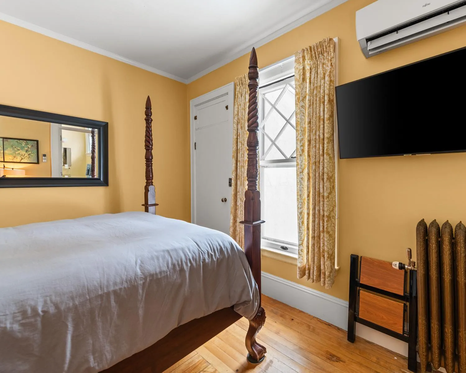 Queen Room in The Mulburn Inn
