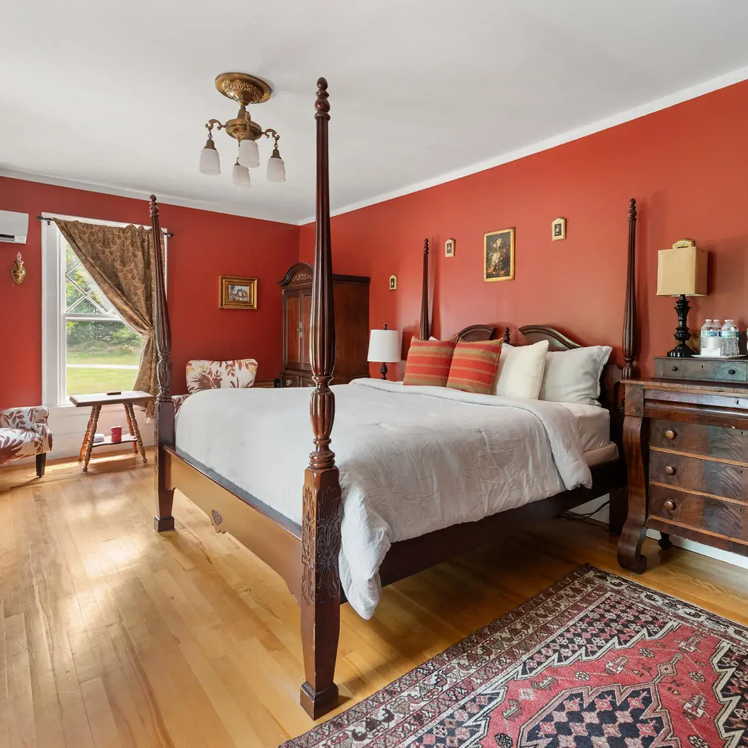 King Room in The Mulburn Inn King Room in The Mulburn Inn