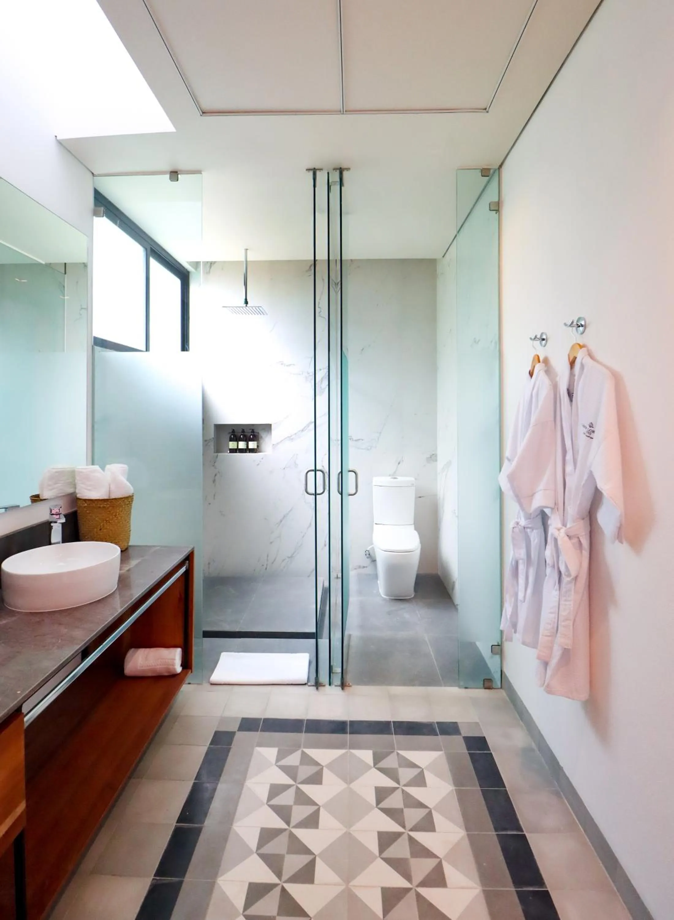 Shower in Casa Loreto 1893