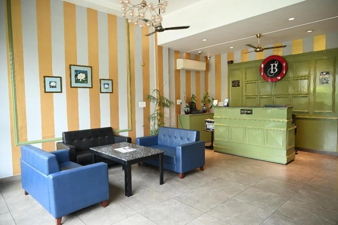 Seating area in Hotel Golden Fern