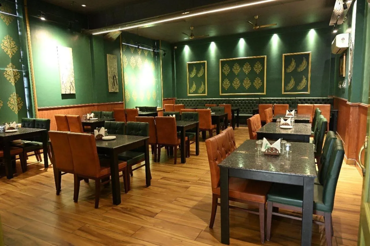 Lounge or bar in Hotel Golden Fern