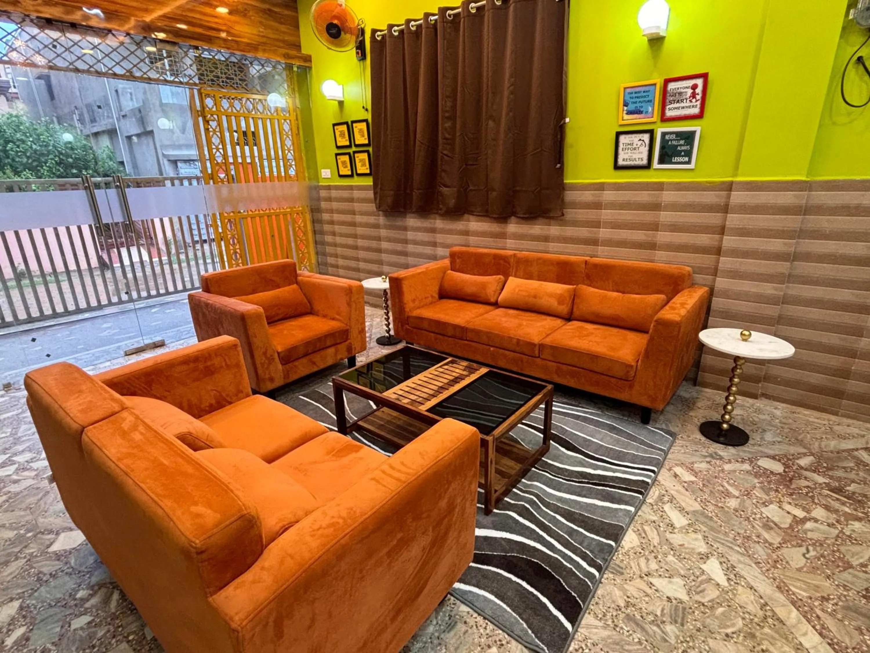 Seating area in Dee Dash Inn