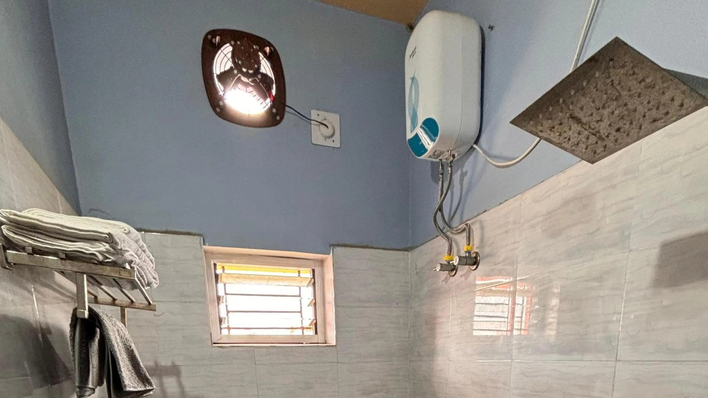 Bathroom in Dee Dash Inn