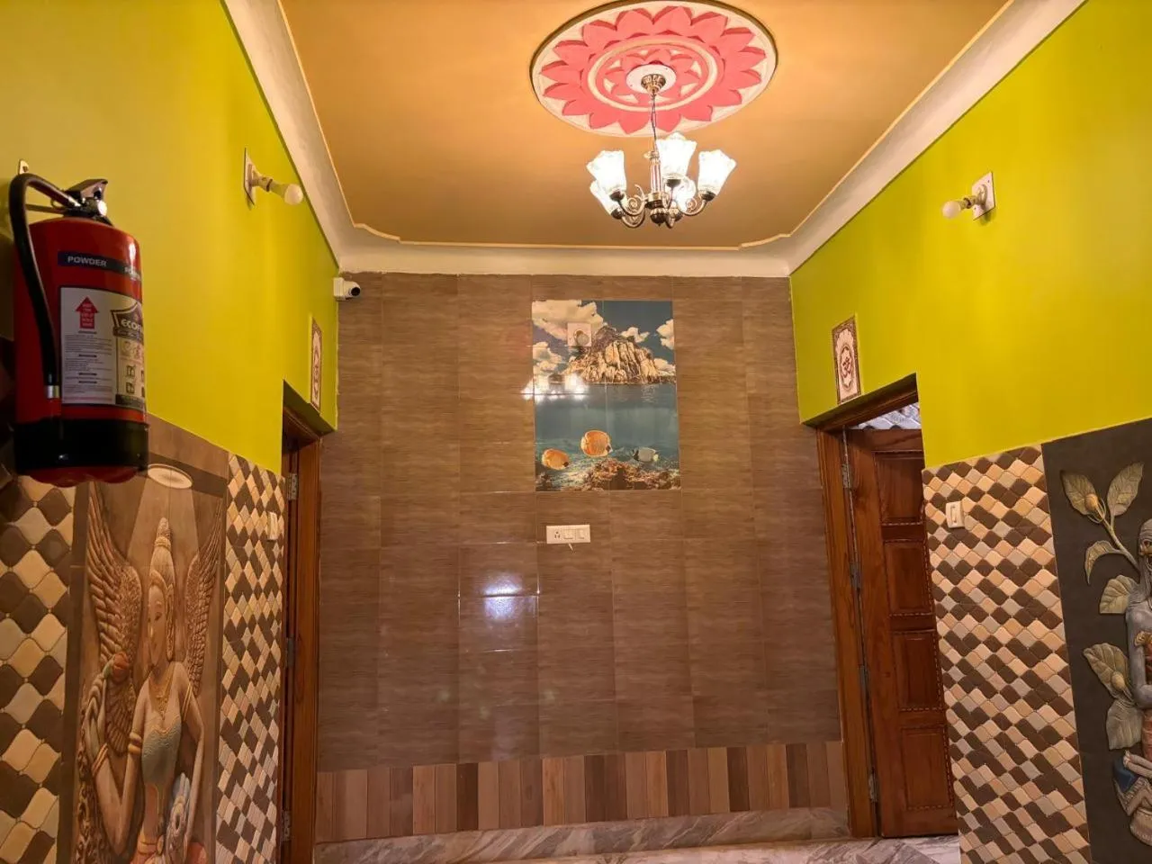 Property building in Dee Dash Inn