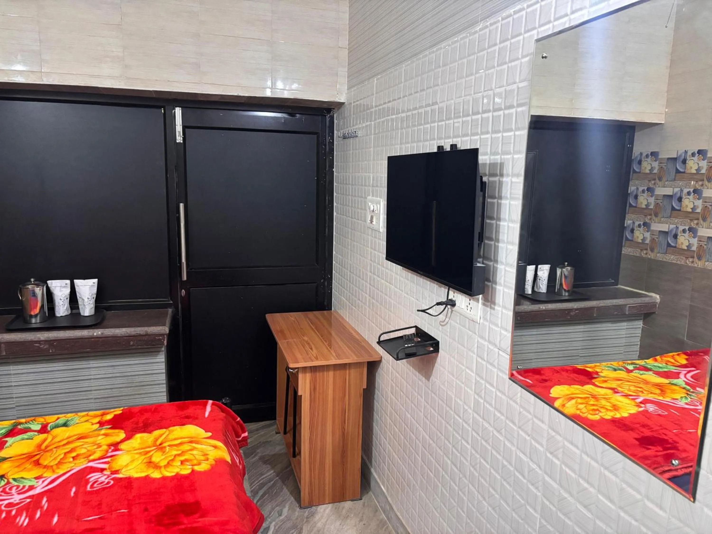 Bedroom, Bed in Dee Dash Inn