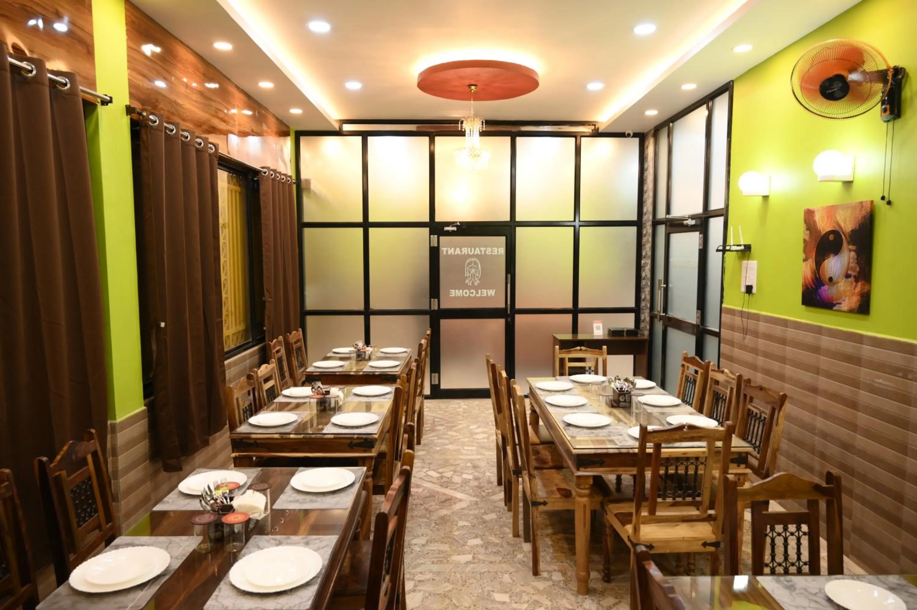 Restaurant/places to eat in Dee Dash Inn