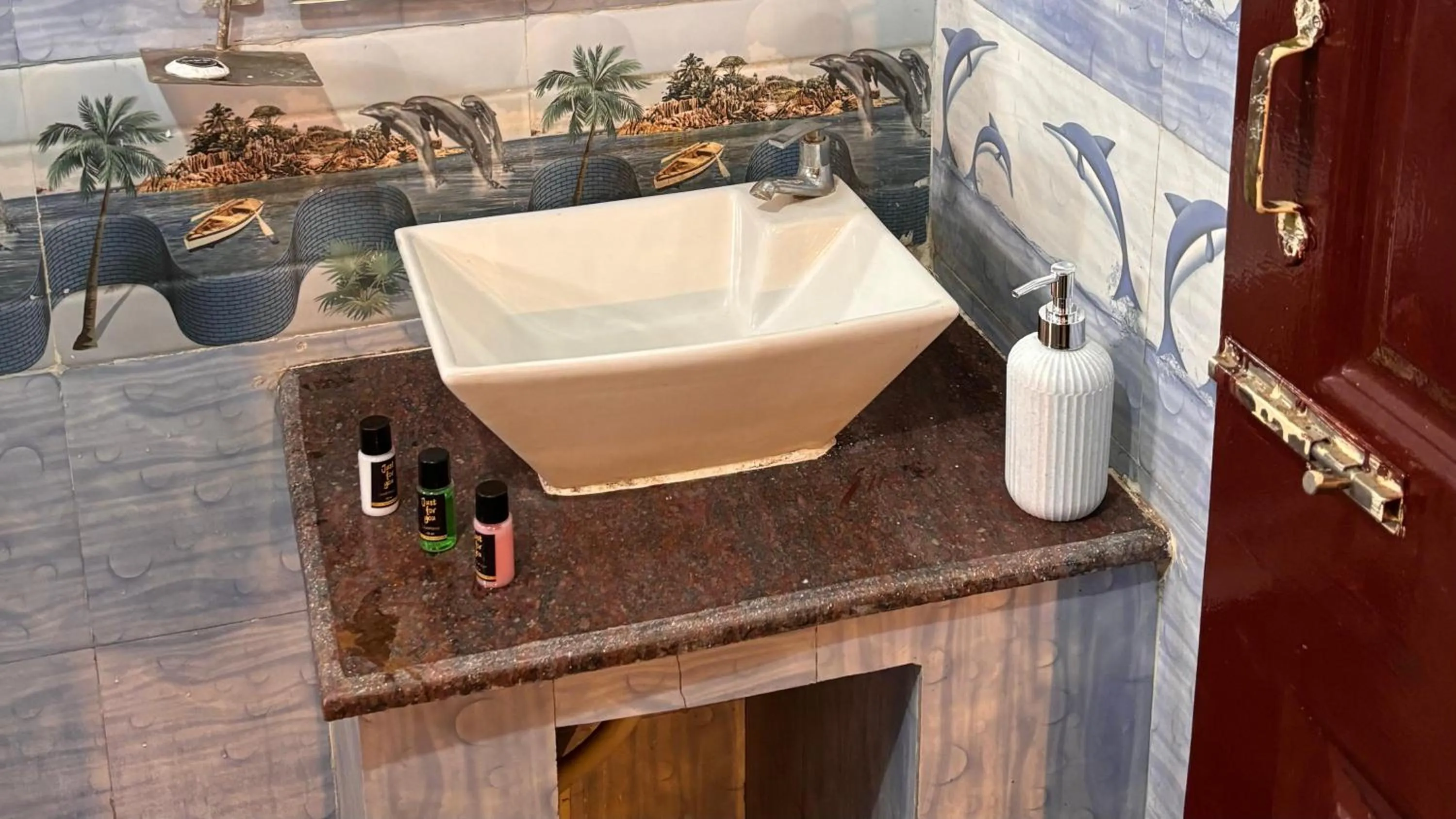 Bathroom in Dee Dash Inn