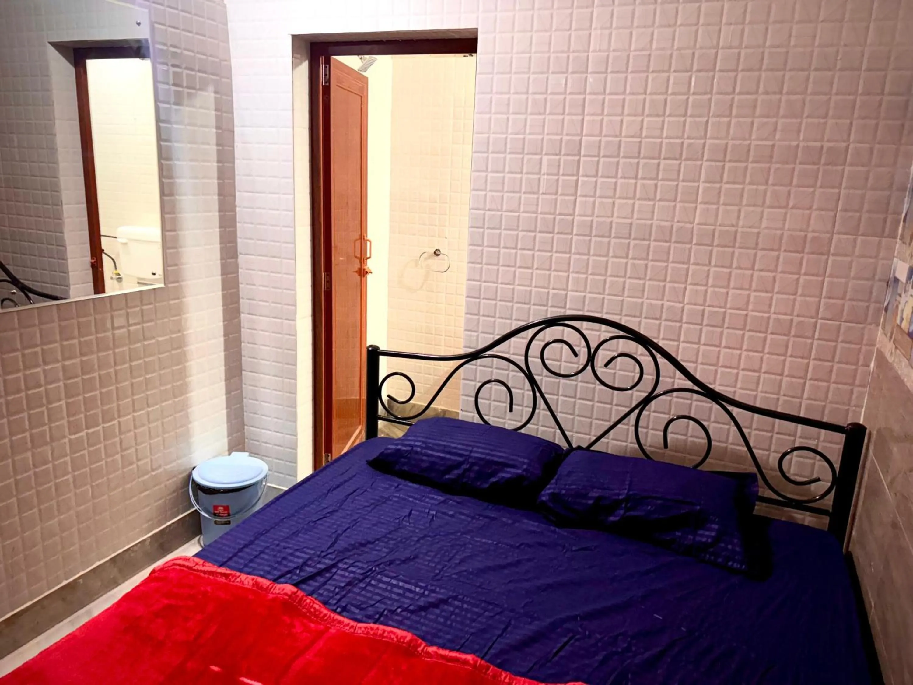 Bedroom, Bed in Dee Dash Inn