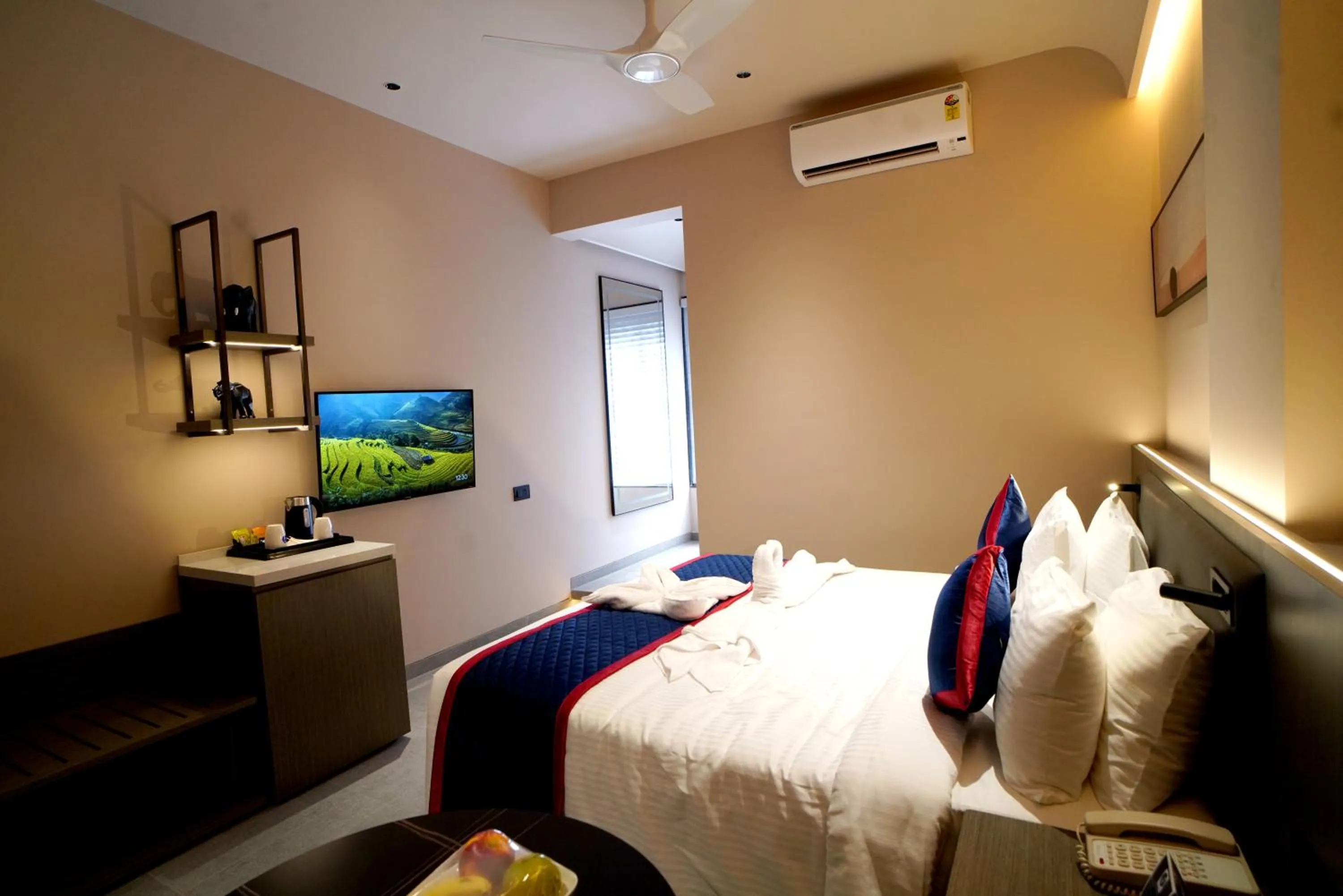 TV and multimedia, Bed in Zip By Spree Hotels Nanded
