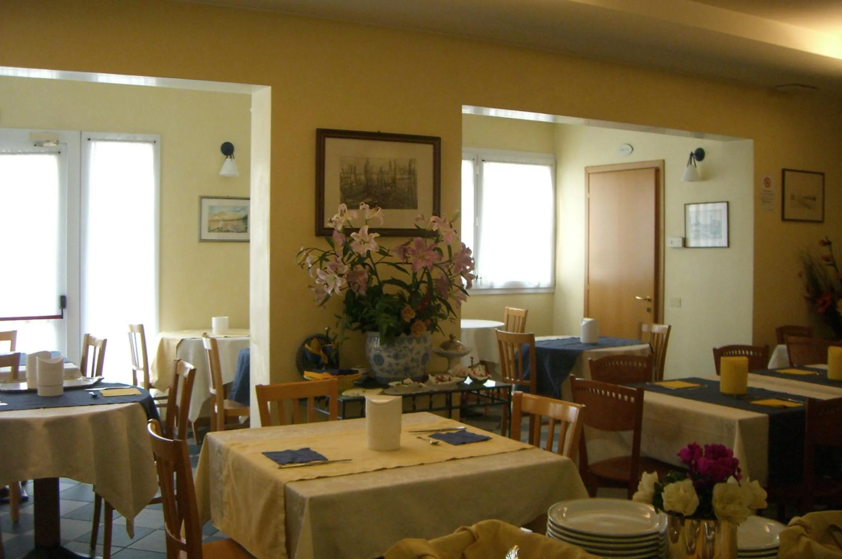 Restaurant/places to eat in Hotel Lido