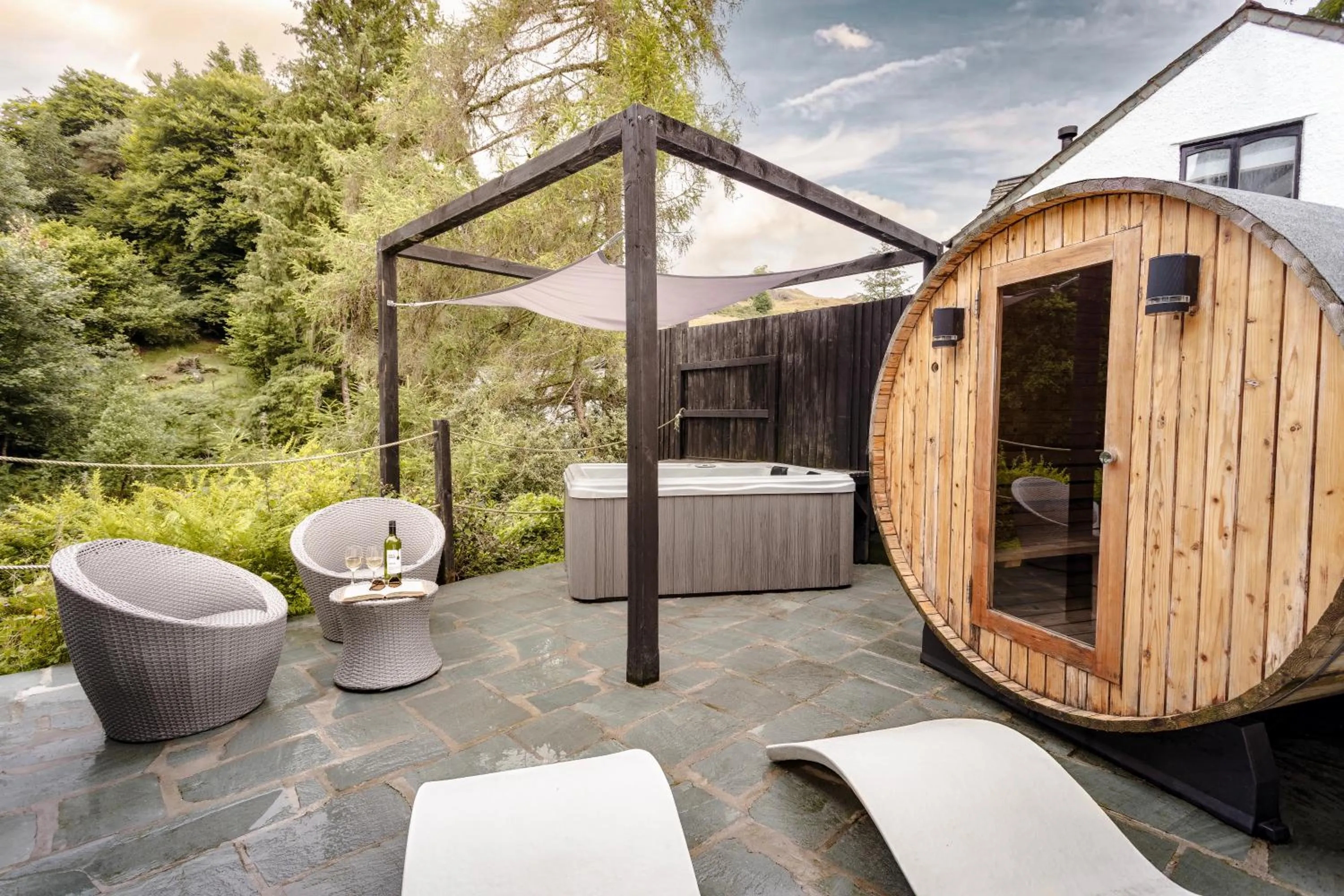 Aphrodites Group - Luxury Hot Tub Suites in Central Lake District!