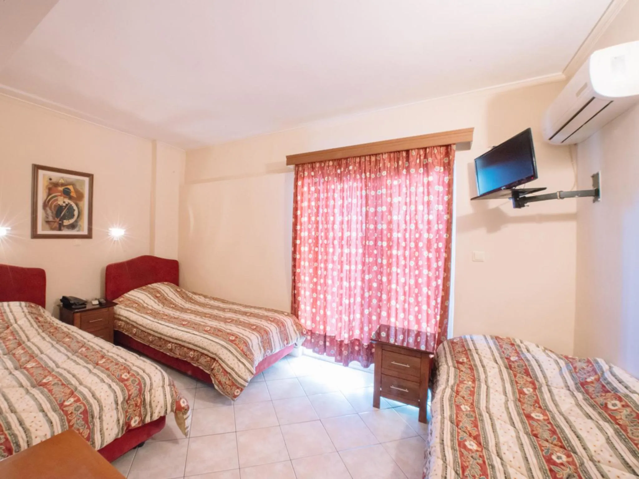 Photo of the whole room, Bed in Hotel Atlanta