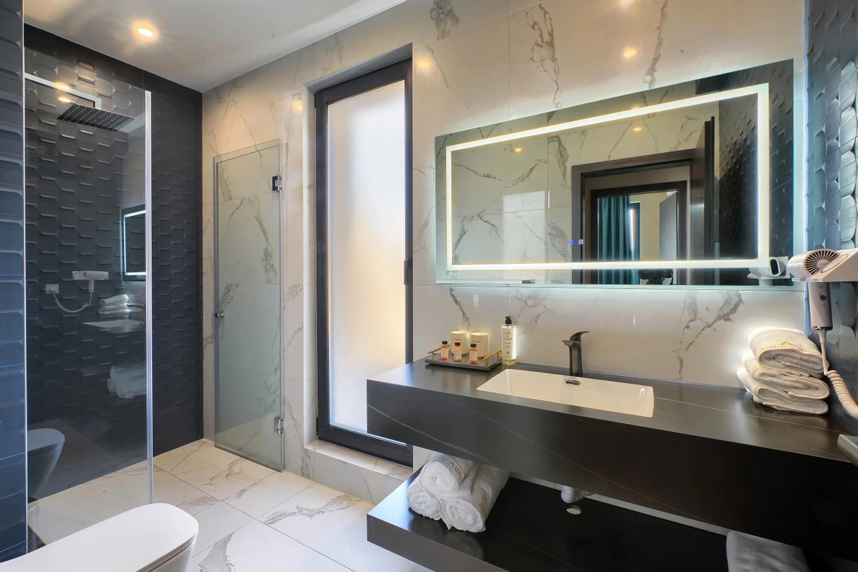 Shower in Aurora Sofia