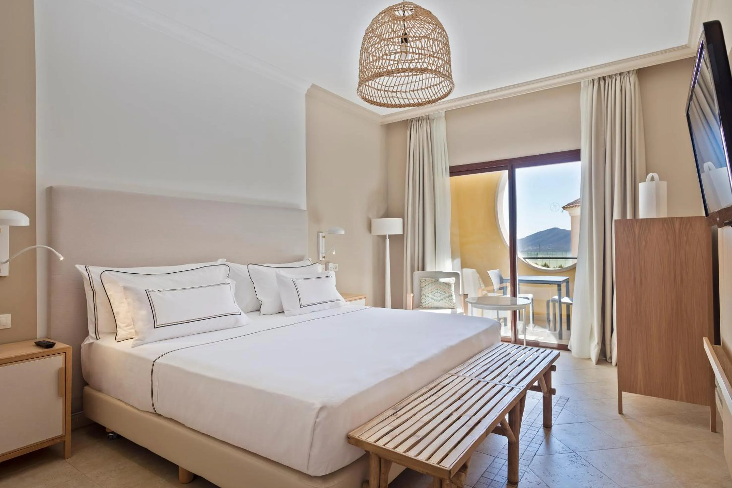 Bed in Melia Villaitana