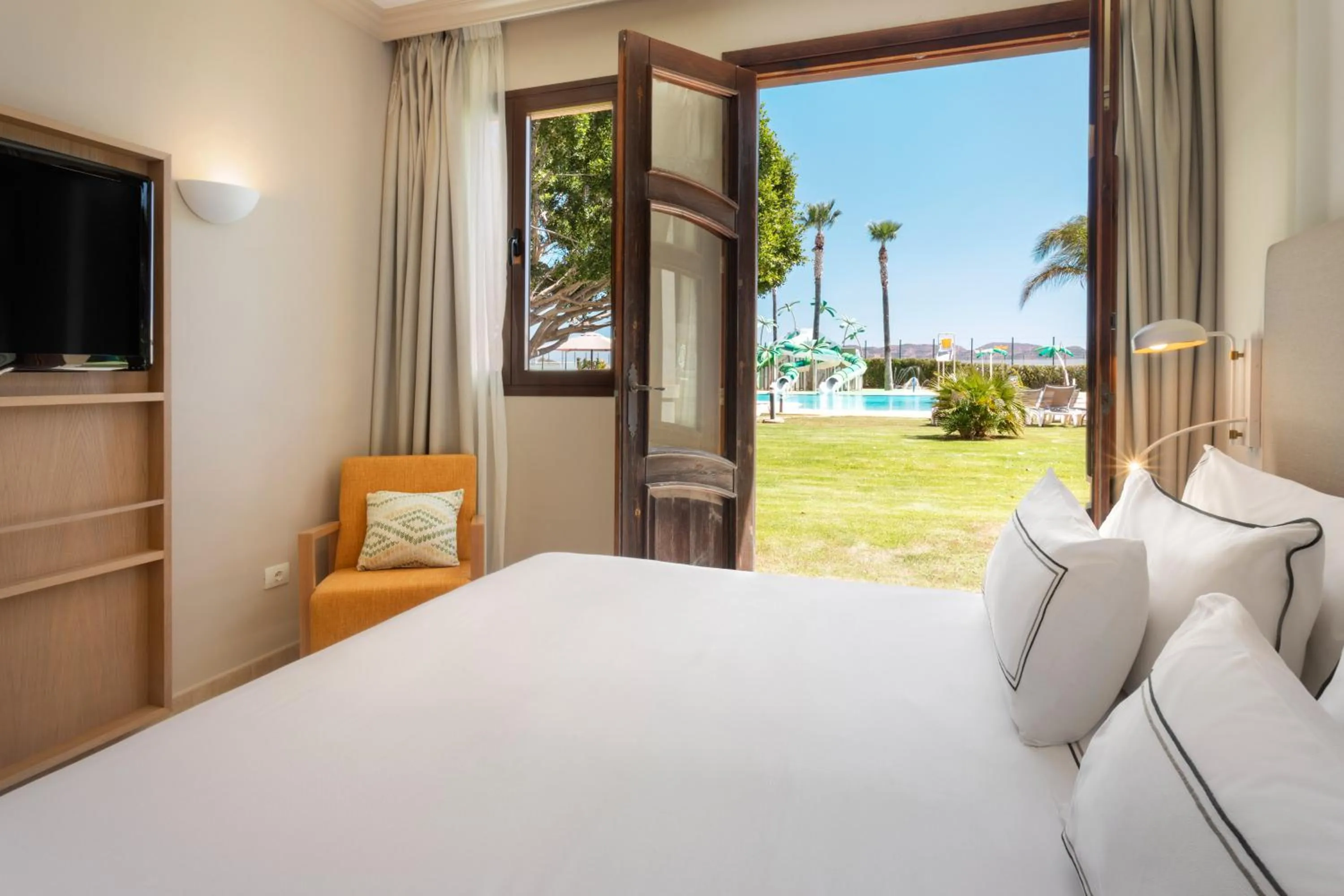 Bed in Melia Villaitana