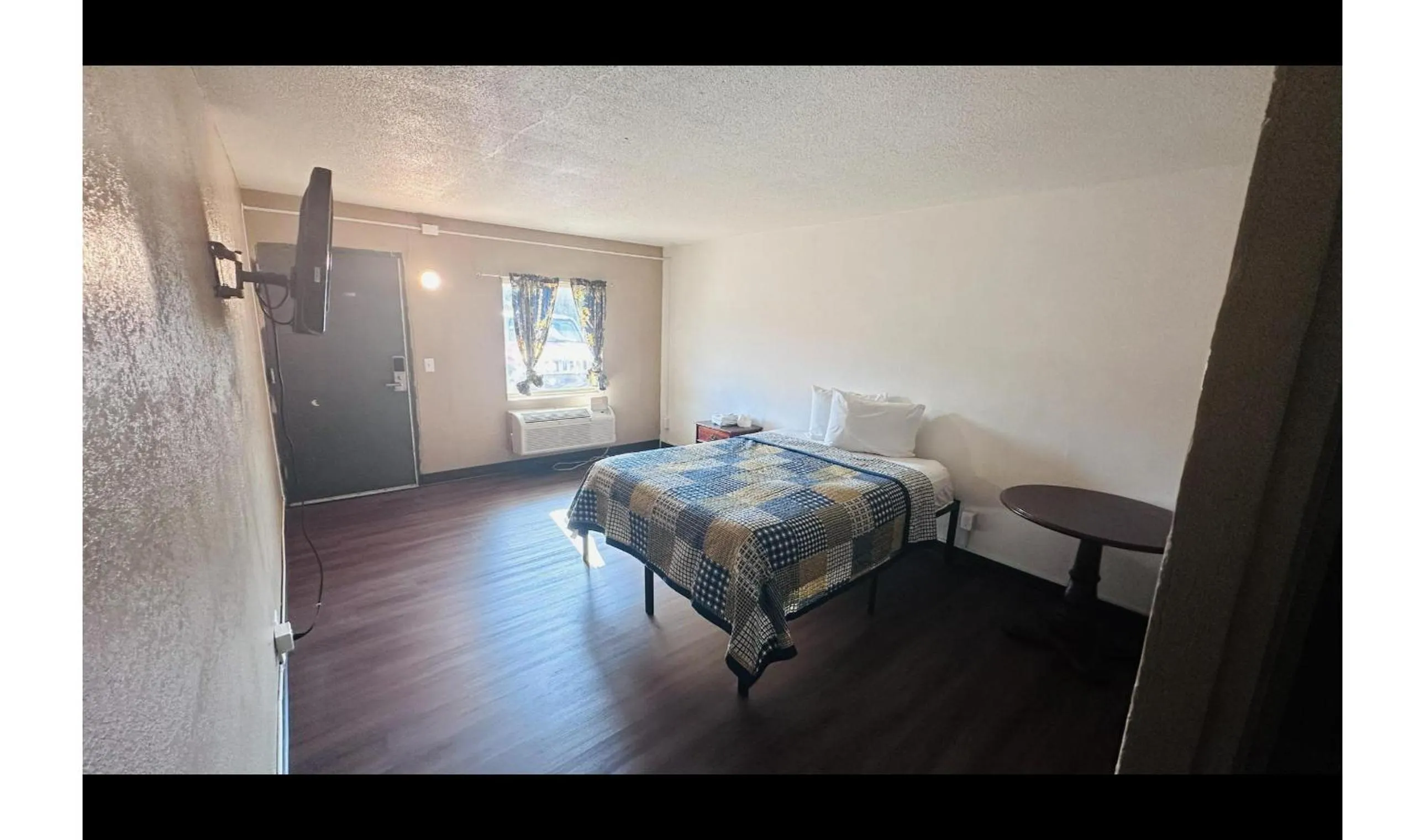 Bedroom, Bed in Hallmark Inn By OYO Fort Wayne