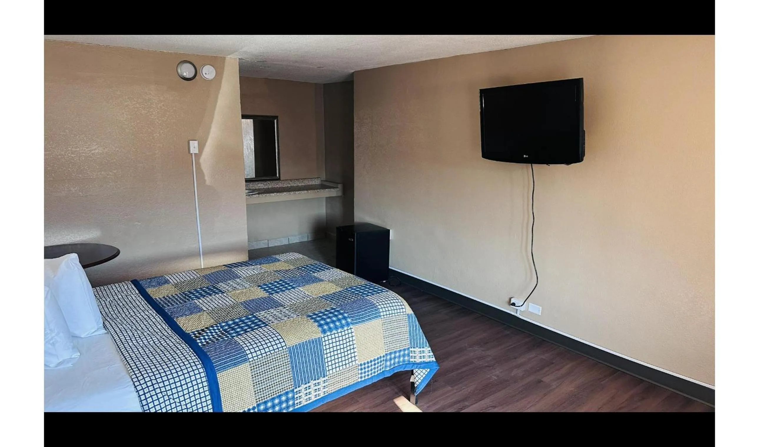 Bedroom, Bed in Hallmark Inn By OYO Fort Wayne