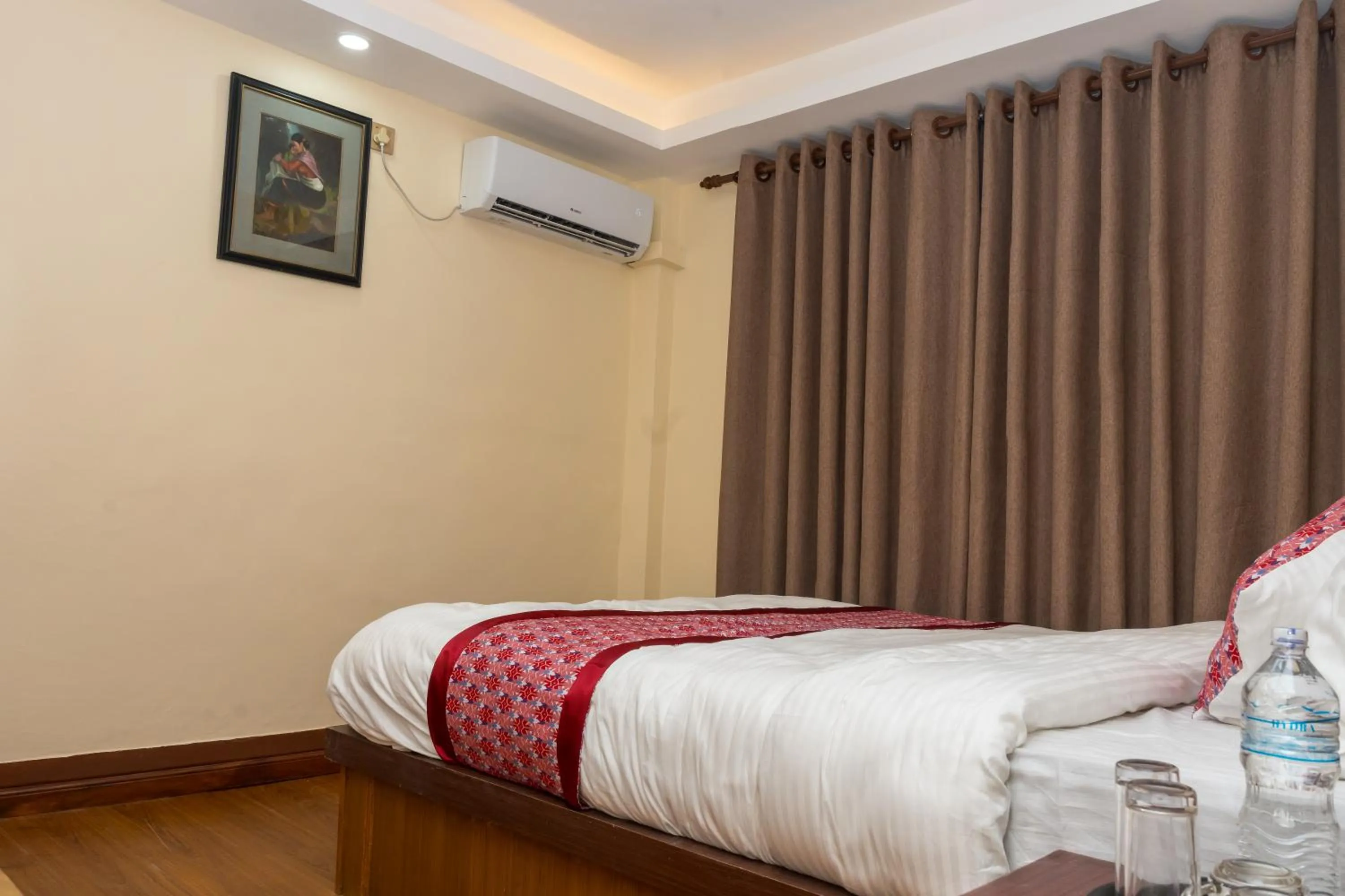 Bedroom, Bed in Rightway Hotel & Restaurant