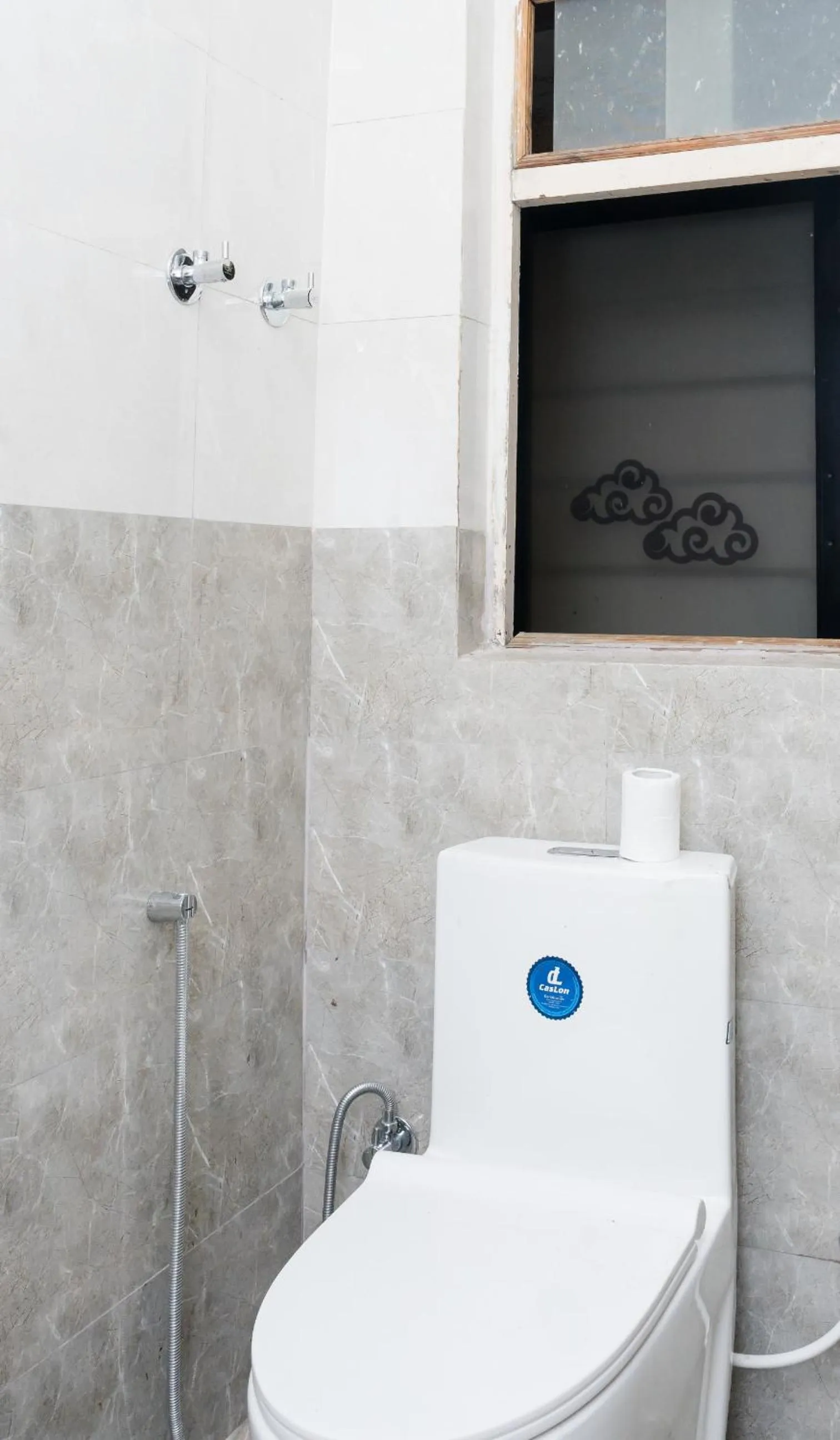 Toilet in Rightway Hotel & Restaurant