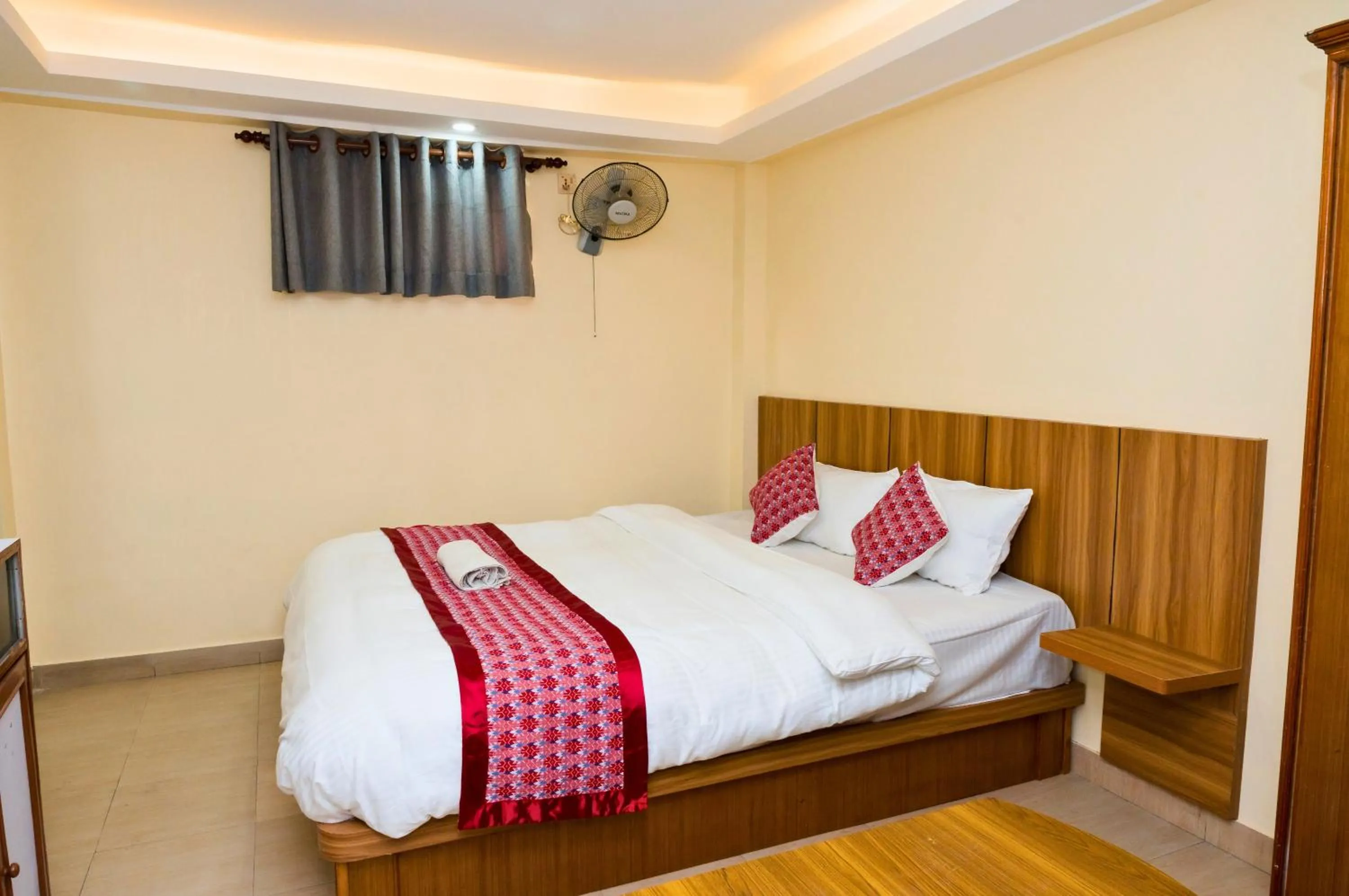 Bedroom, Bed in Rightway Hotel & Restaurant