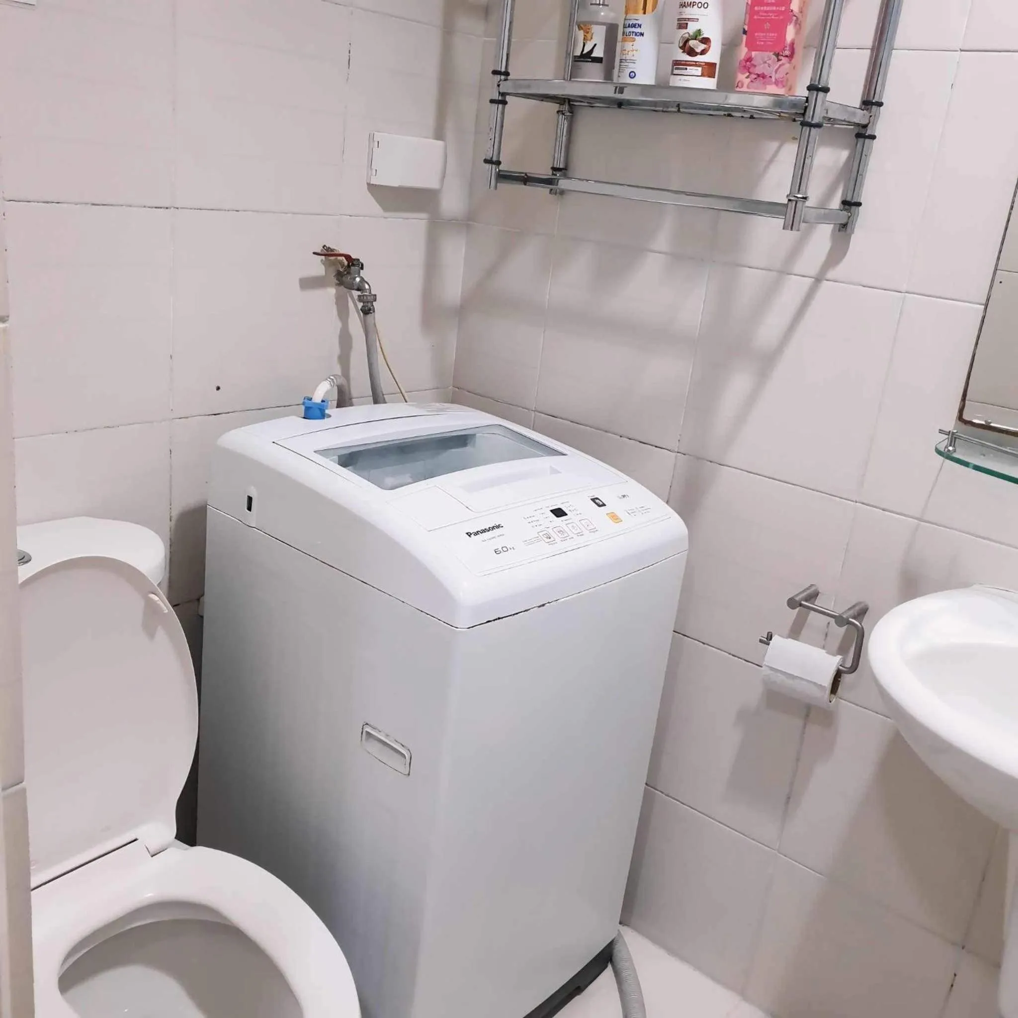 Toilet in Sea Residences MOA Bella Staycation