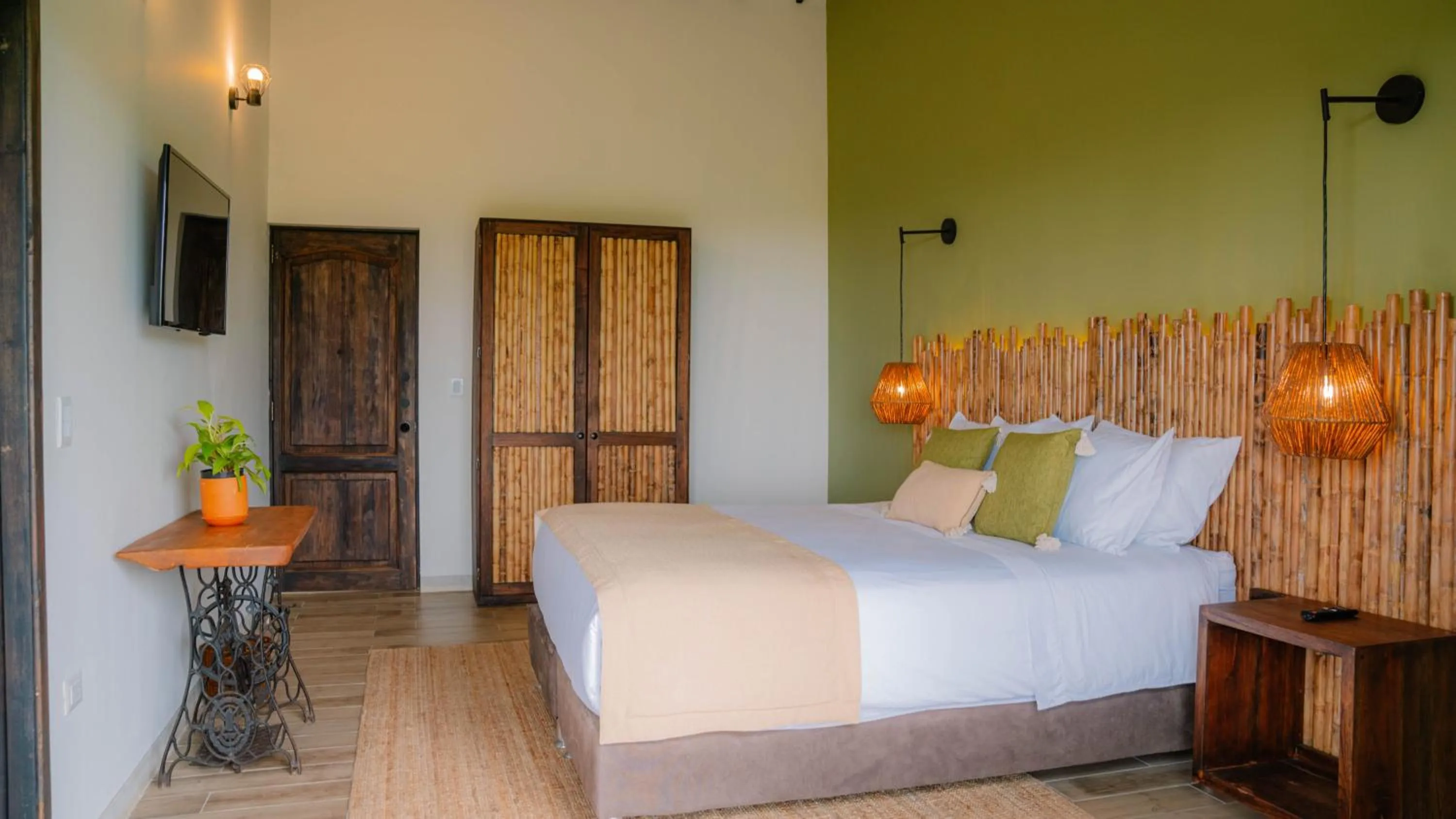 Photo of the whole room, Bed in Tukki Ecolodge Hotel