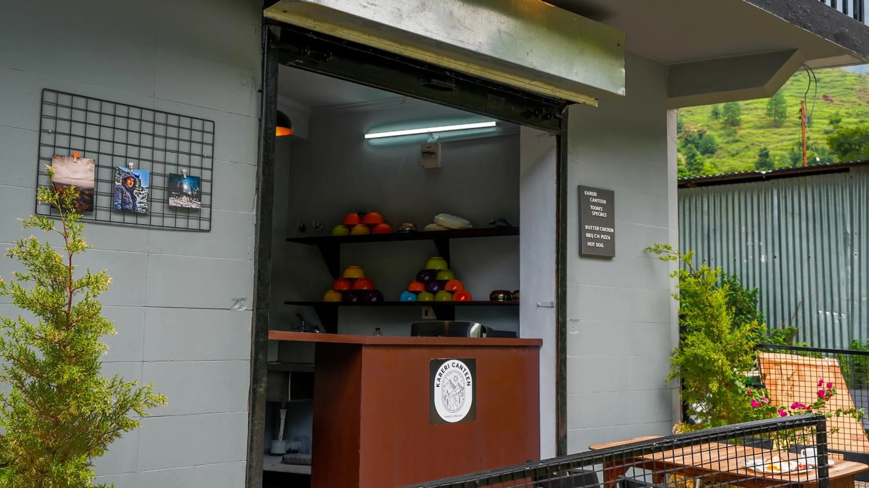 Restaurant/places to eat in Sort By Stays, Kareri