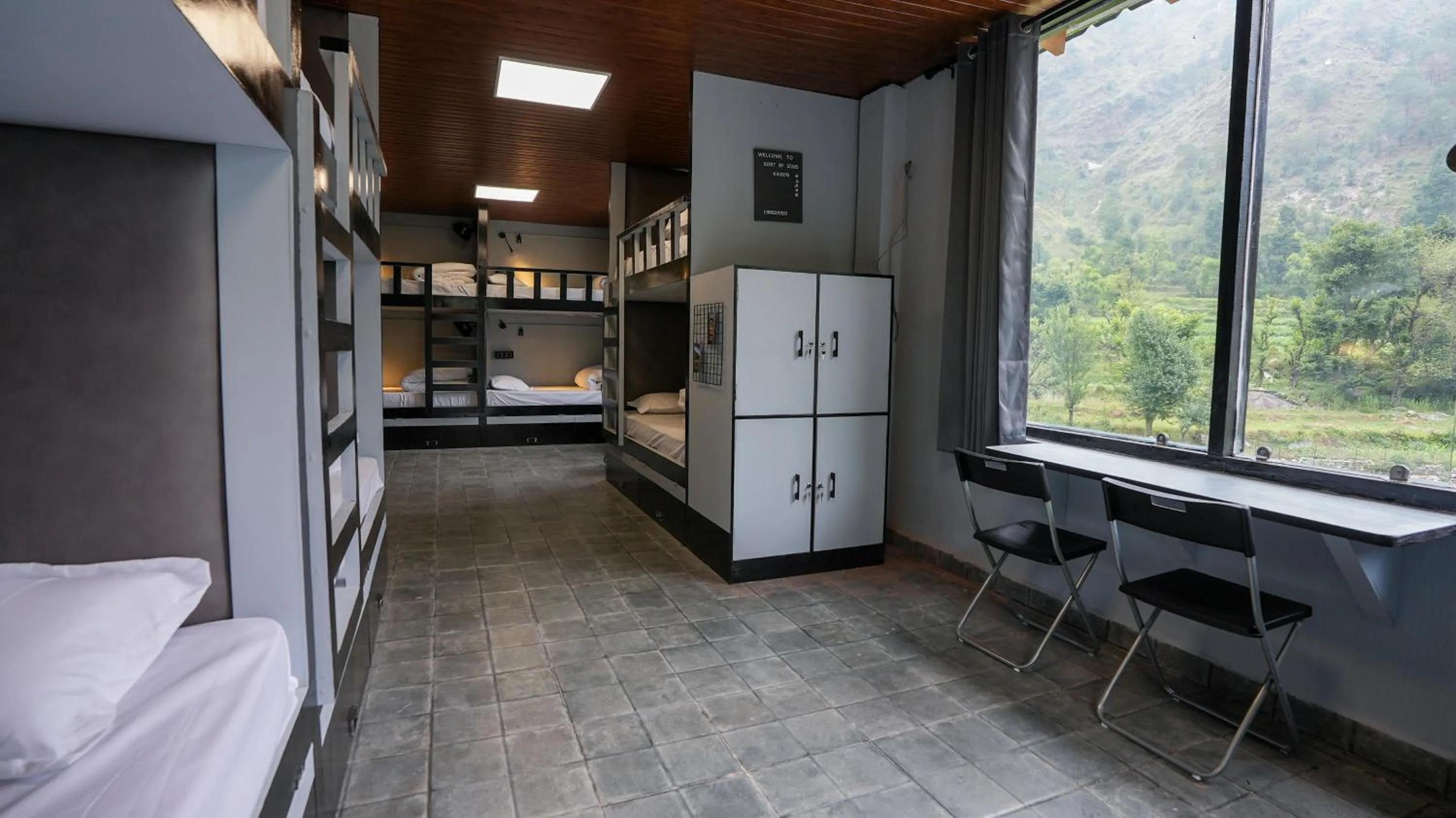 Natural landscape, Bed in Sort By Stays, Kareri