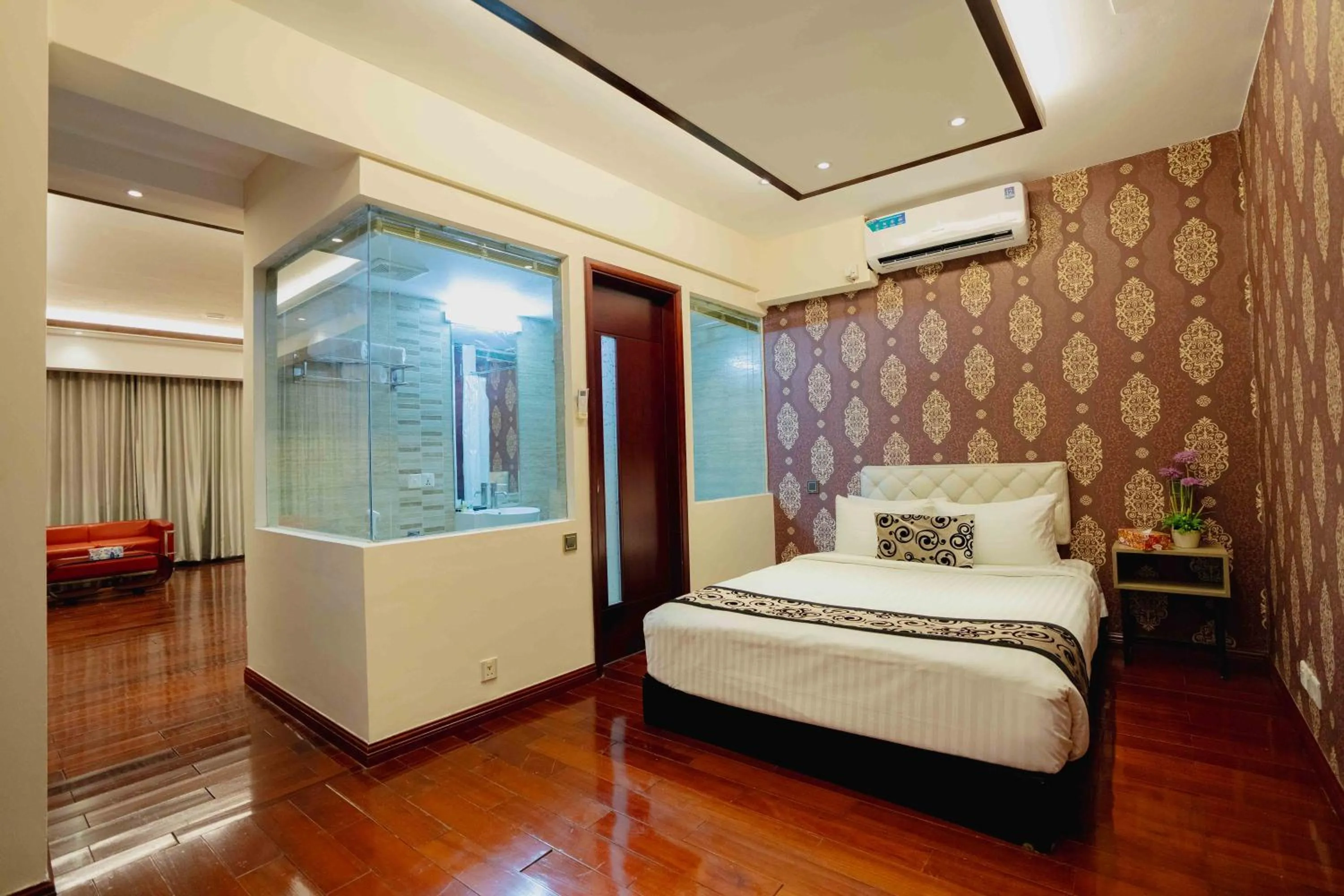 Shower, Bed in Royal Residence Dhaka