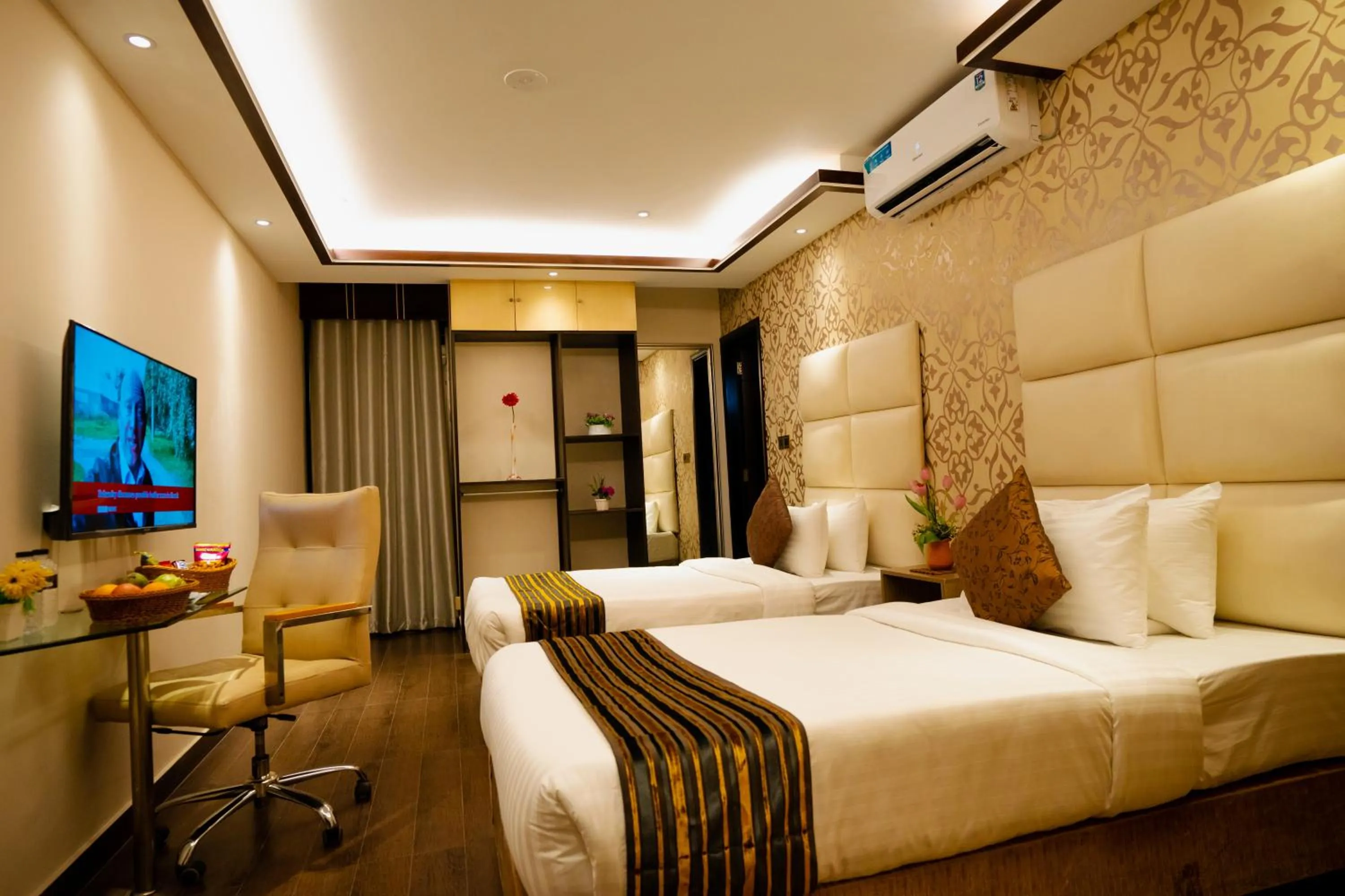 Property building, Bed in Royal Residence Dhaka