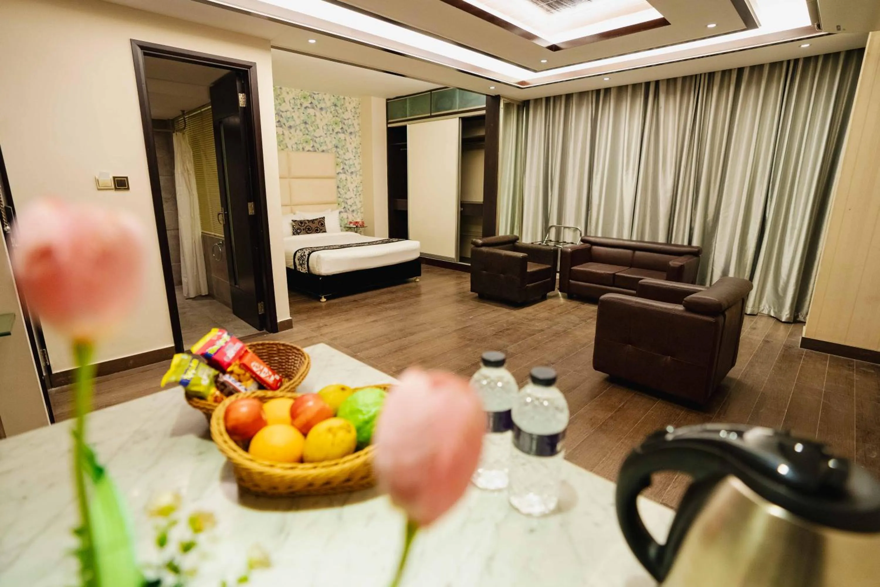 Restaurant/places to eat in Royal Residence Dhaka