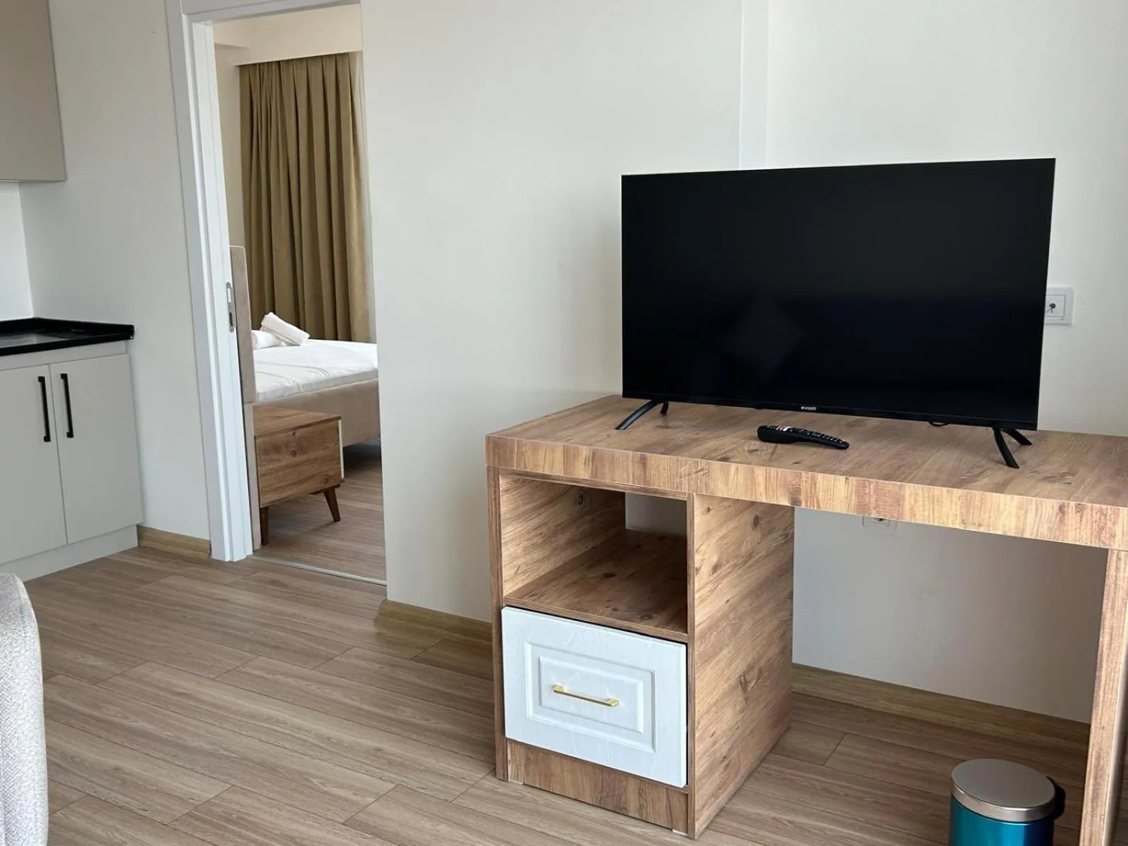 Communal lounge/ TV room, Bed in Petra Port Hotel