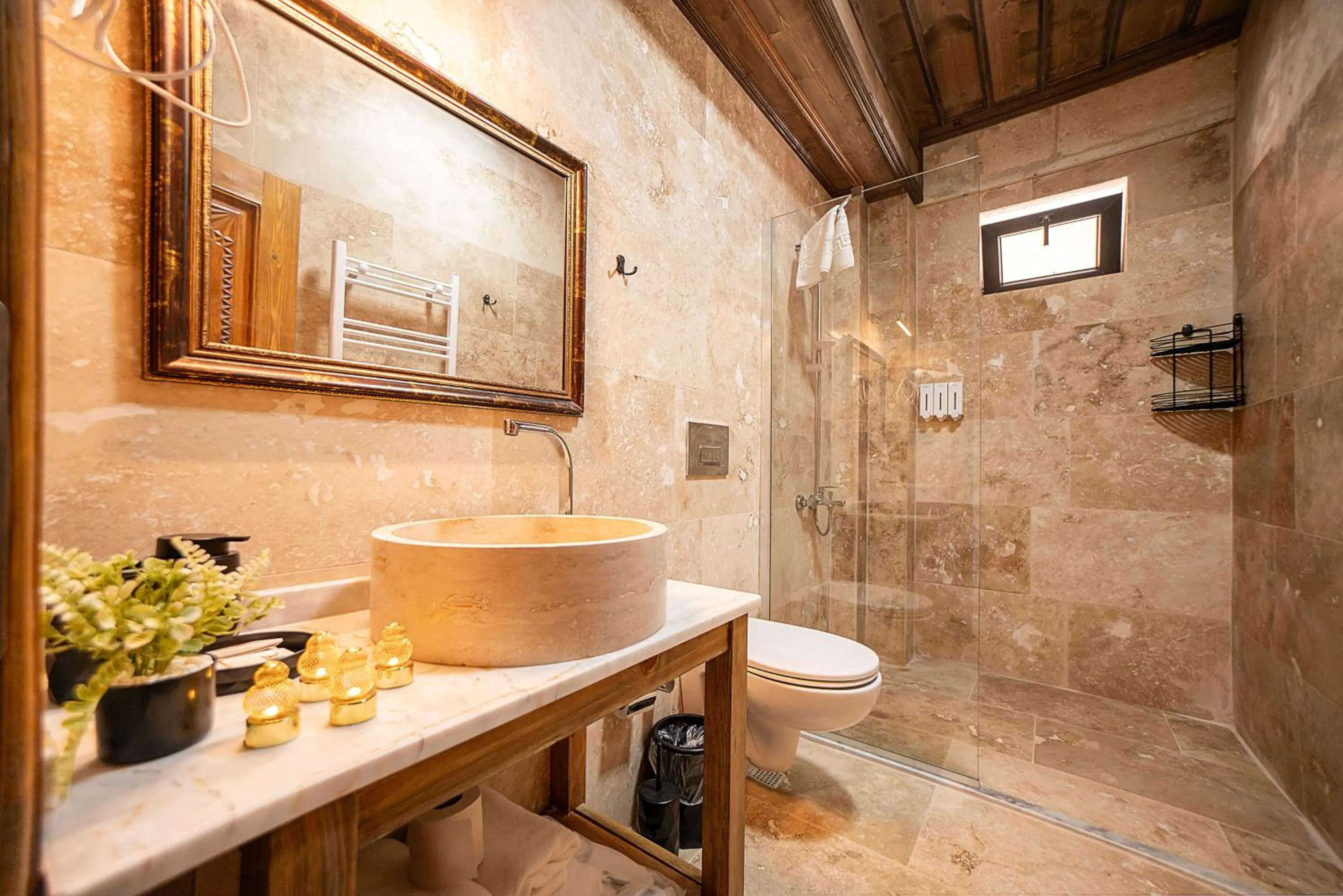 Shower in Abra Stone House