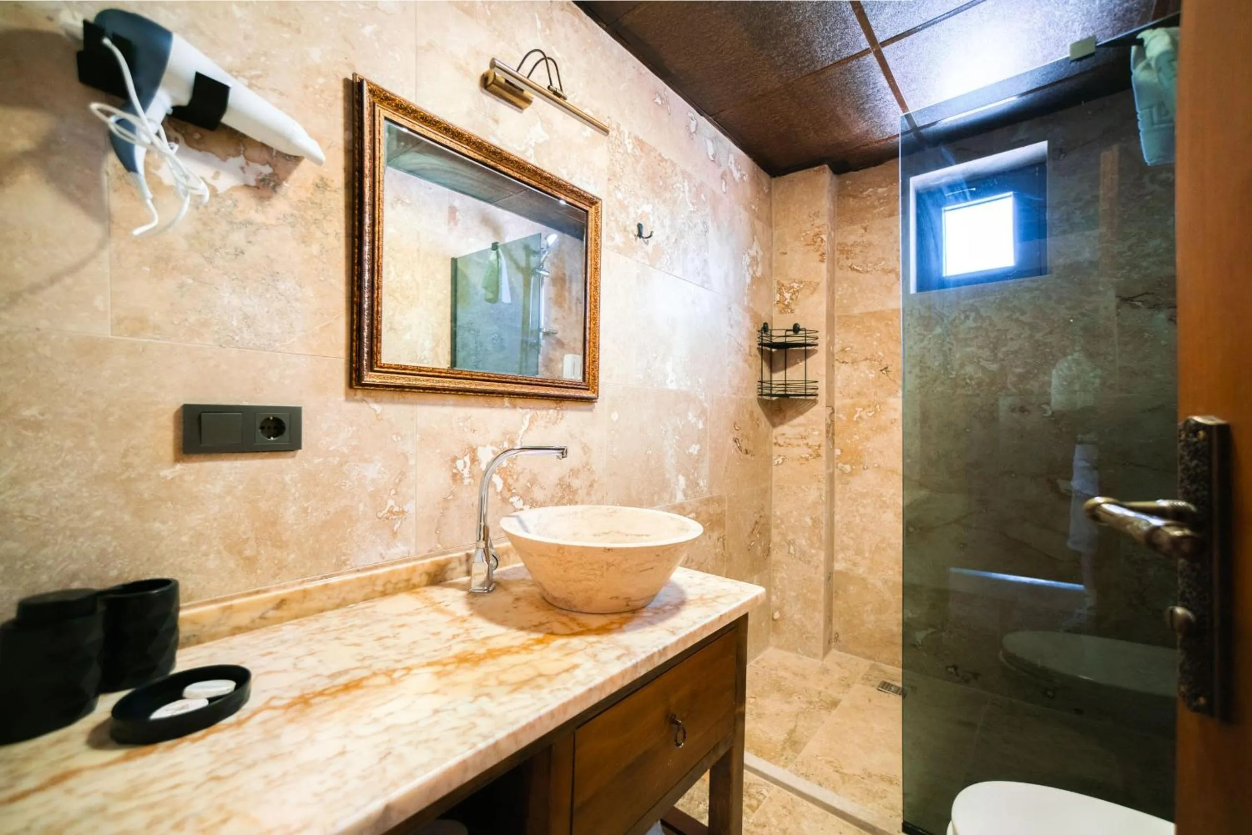 Shower in Abra Stone House