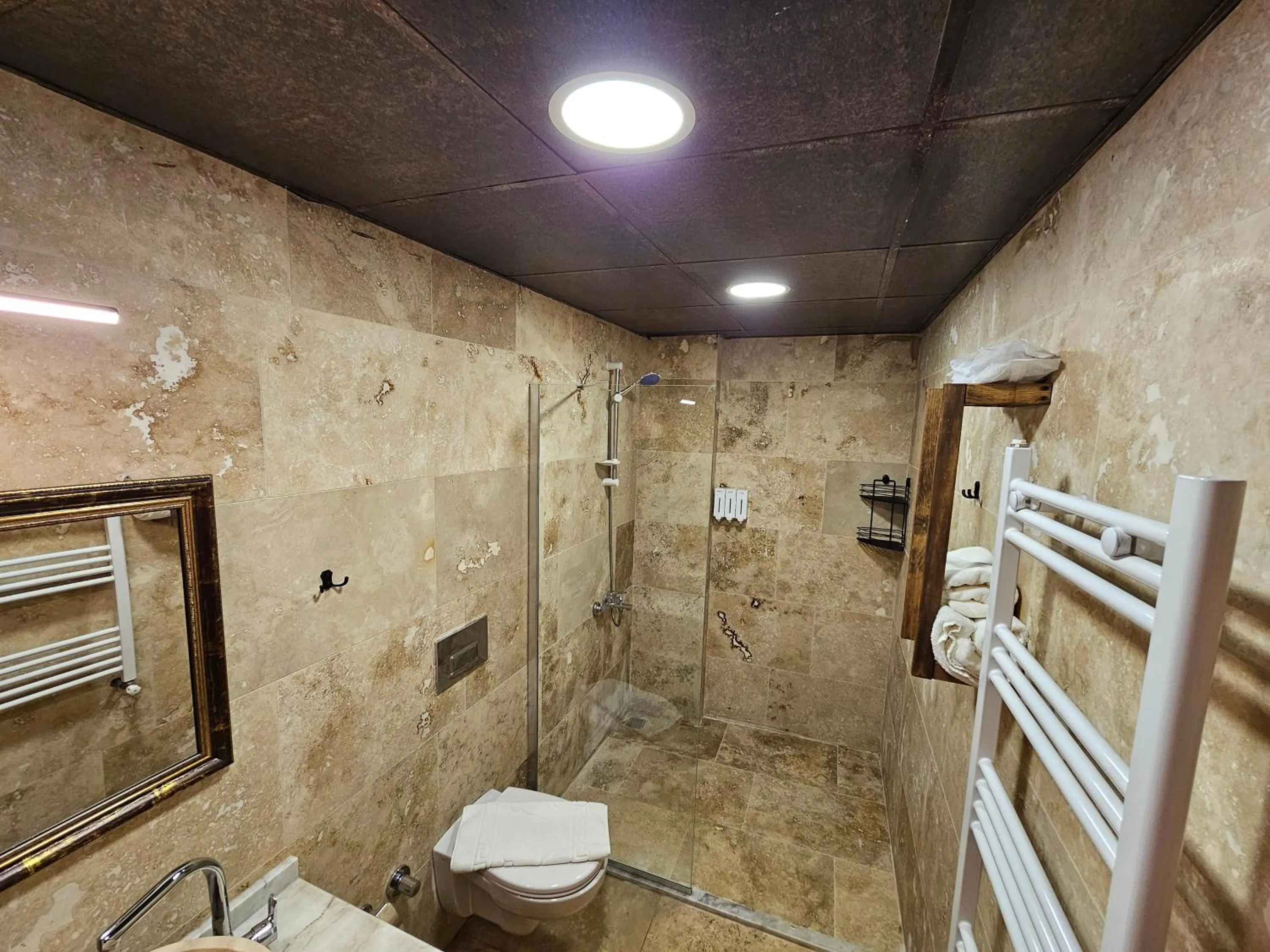 Shower in Abra Stone House
