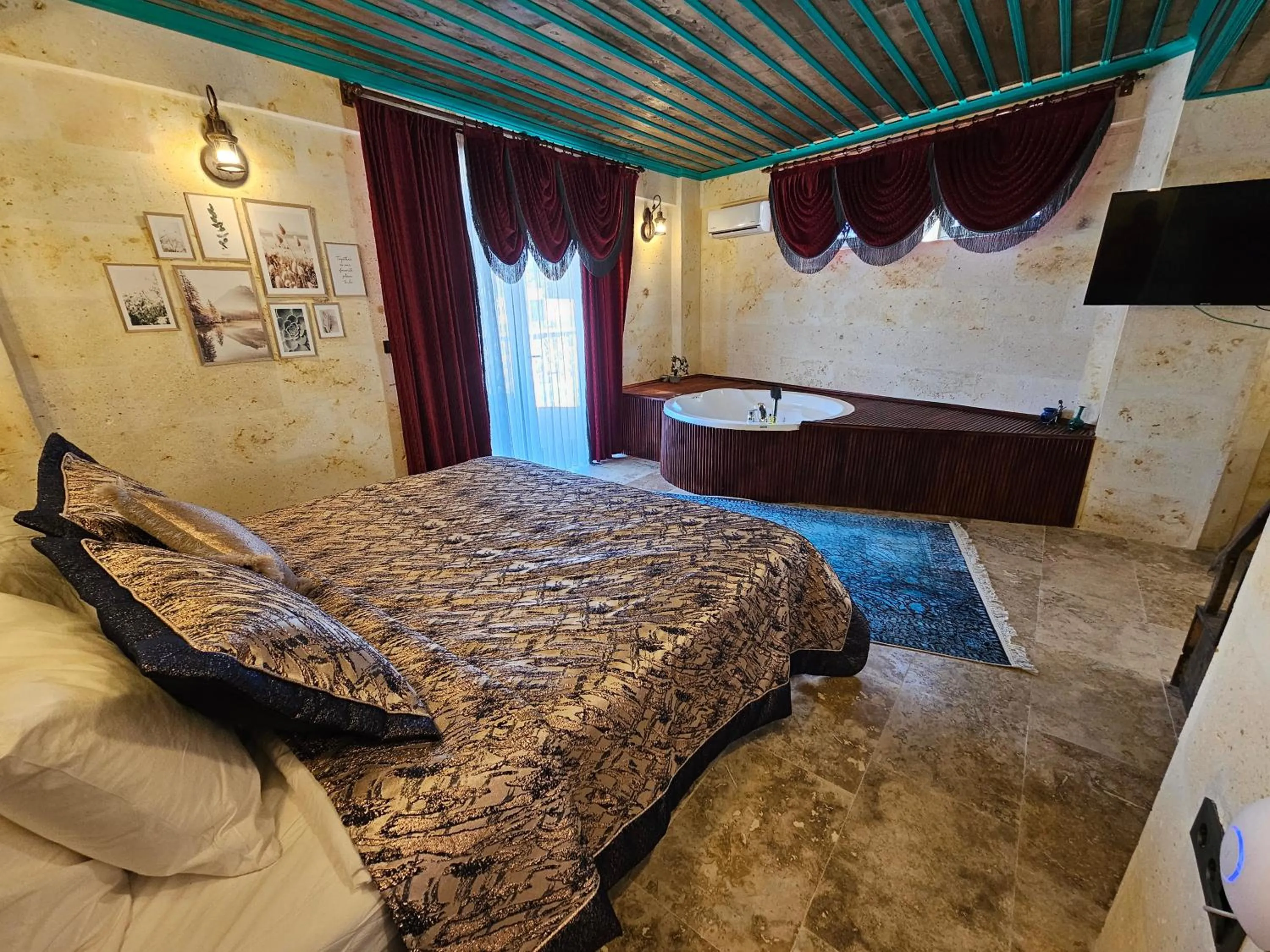 Bed in Abra Stone House