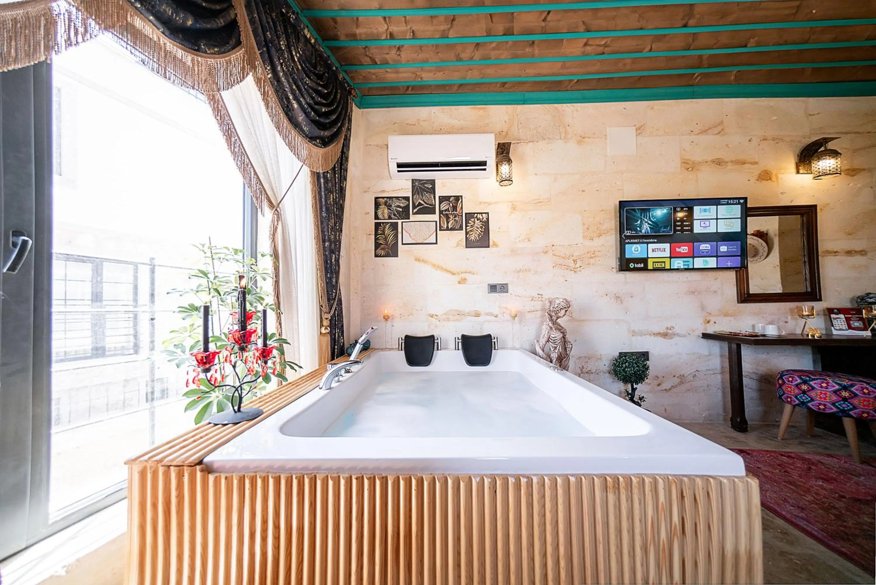 Hot Tub in Abra Stone House