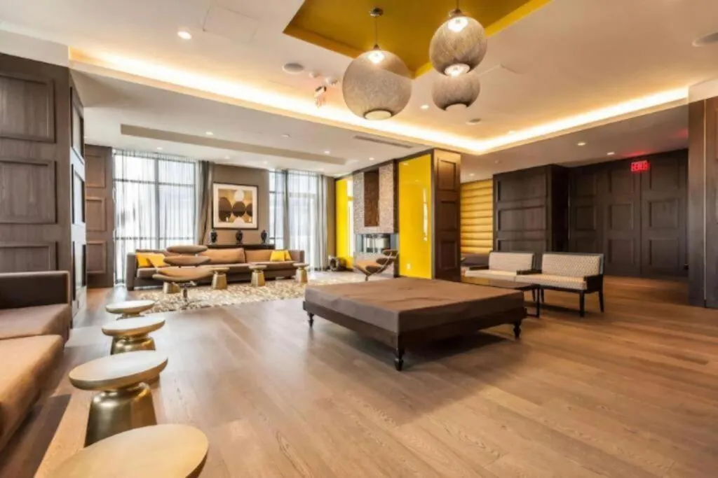 Property building in Skyline Suites - Walk to MTCC, ACC, Rogers Centre & Entertainment District