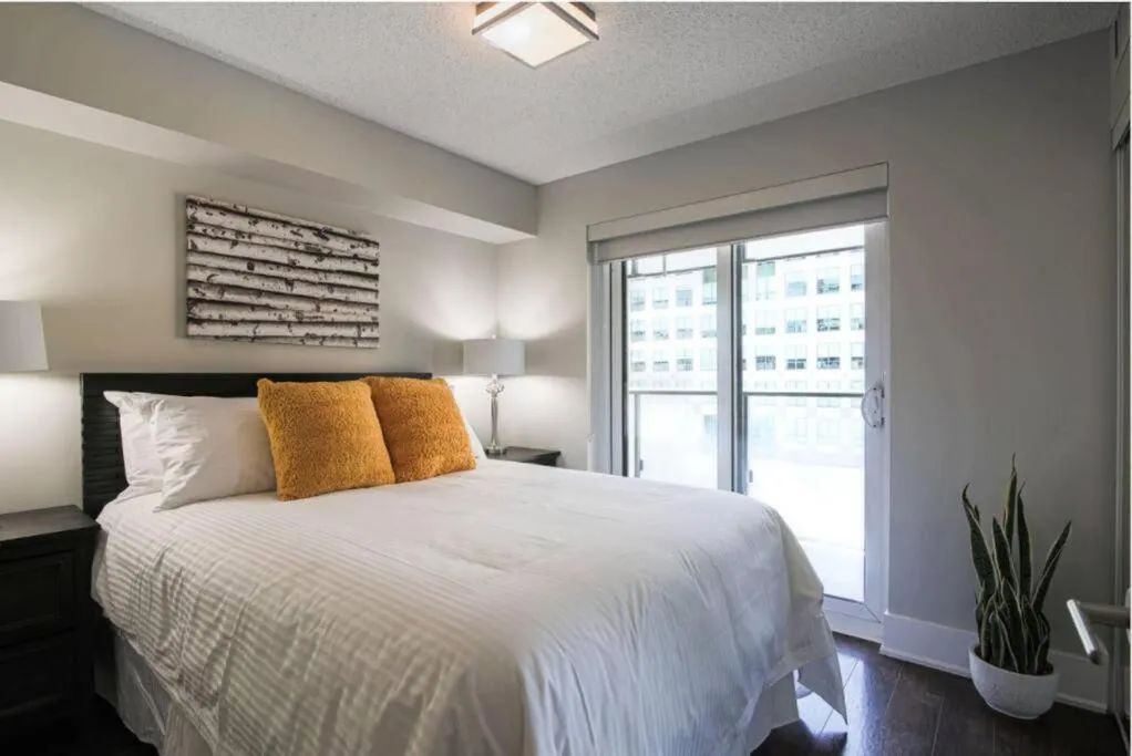 Bedroom, Bed in Skyline Suites - Walk to MTCC, ACC, Rogers Centre & Entertainment District