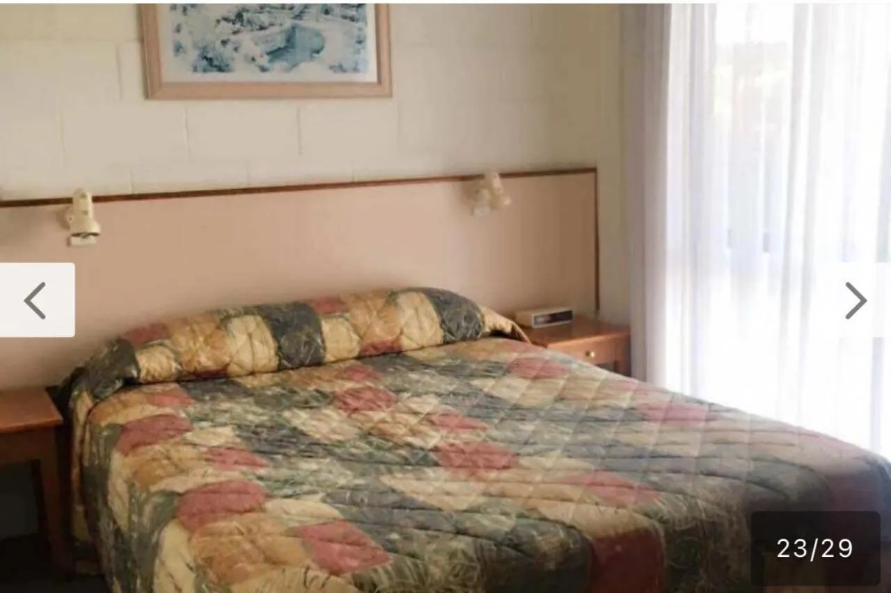 Deluxe Double Room with Balcony and Sea View in Black swan motor inn