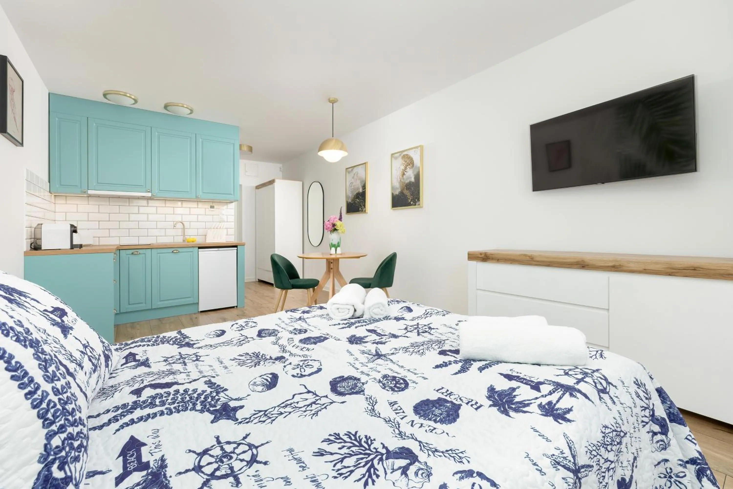 TV and multimedia, Bed in Akwamaryn Apartamenty