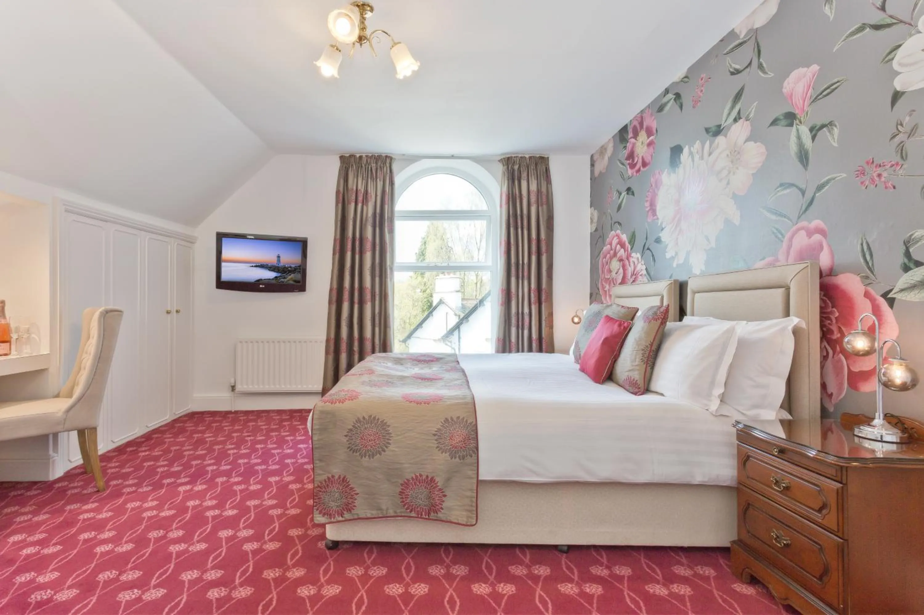 Bedroom, Bed in Burn How Garden Hotel - Bowness on Windermere