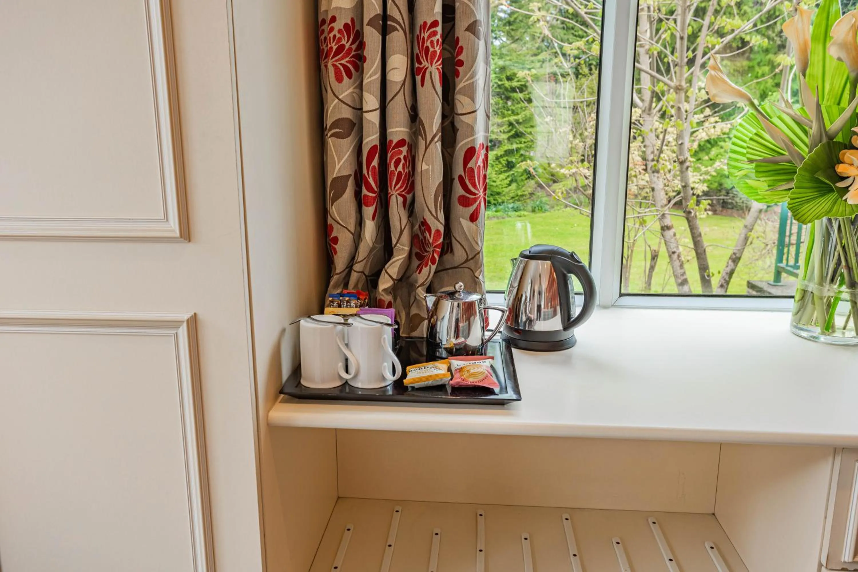 Coffee/tea facilities in Burn How Garden Hotel - Bowness on Windermere